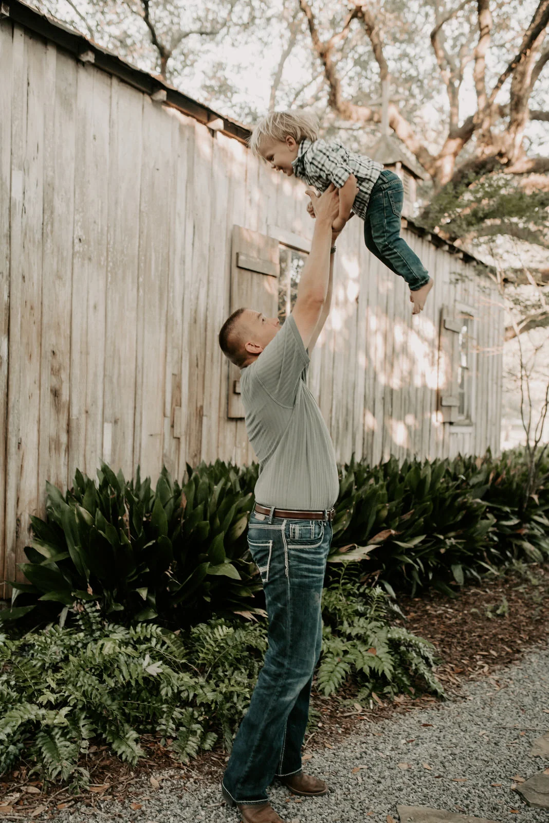 Family and 2 year old pictures at the Chapel in Baton Rouge photographed by Magnolia and Grace Photography based out of Denham Springs and Baton Rouge Louisiana