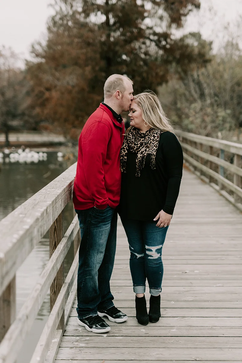 New Orleans, Louisiana Engagement Session at Lafreniere Park. Photographed by Baton Rouge Wedding Photographer, Magnolia and Grace Photography.