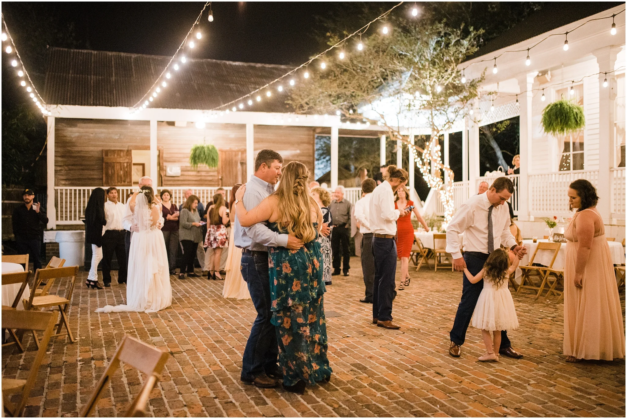 October Wedding at The Cabin Restaurant in Gonzales, La by Taylor Hubbs Photography, Baton Rouge Wedding and Family Photographer