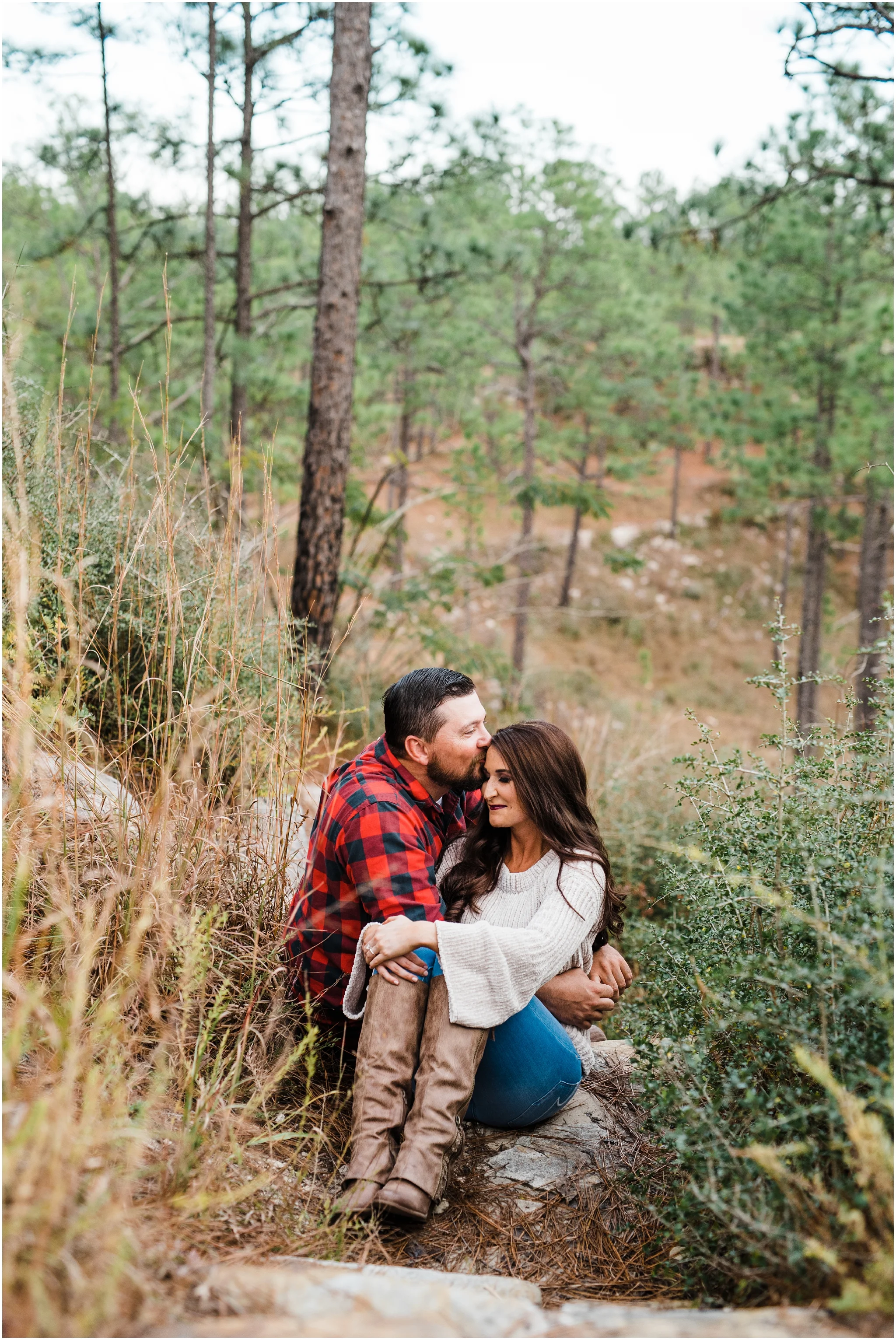 A Fall Kisatchie Forest Engagement Session photographed by Taylor Hubbs Photography, located in Baton Rouge, Louisiana. A wedding and lifestyle family photographer.