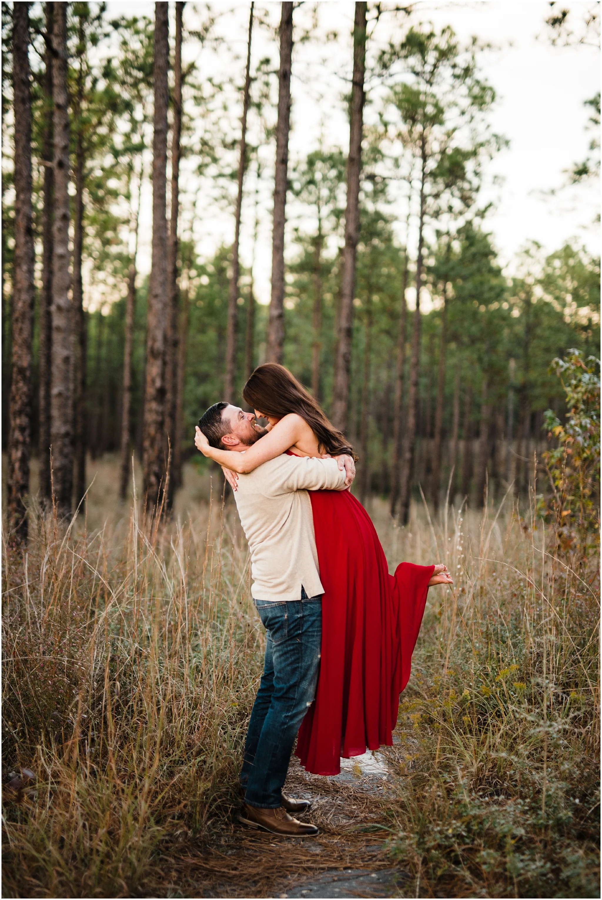A Fall Kisatchie Forest Engagement Session photographed by Taylor Hubbs Photography, located in Baton Rouge, Louisiana. A wedding and lifestyle family photographer.