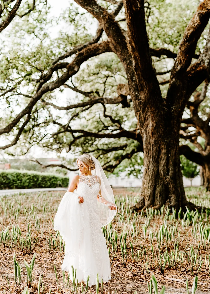 Baton Rouge Downtown Bridal Session Shaw Center photographed by Taylor Hubbs Photography, Wedding and Family photographer in Baton Rouge, Louisiana