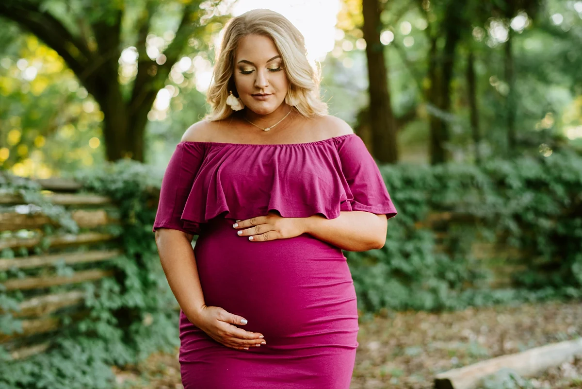 Baton Rouge, Louisiana Maternity Session photographed by Taylor Hubbs Photography. Family, Children, and Newborn photographer.