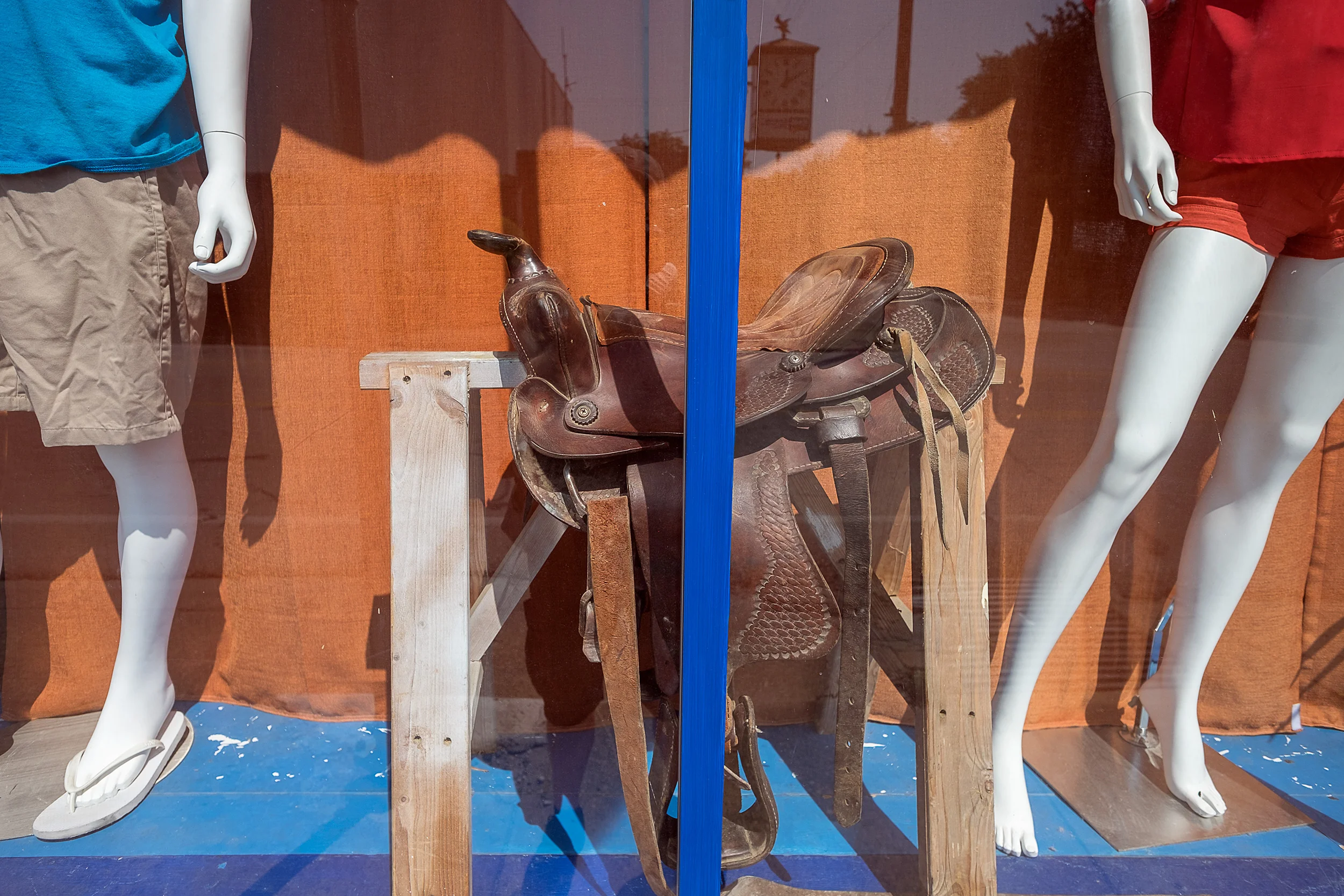 Male-And-Female-Mannequins-Detail-W-Saddle-On-Saw-Horse-Thrift-Store-Waxahachie-TX_8845.jpg