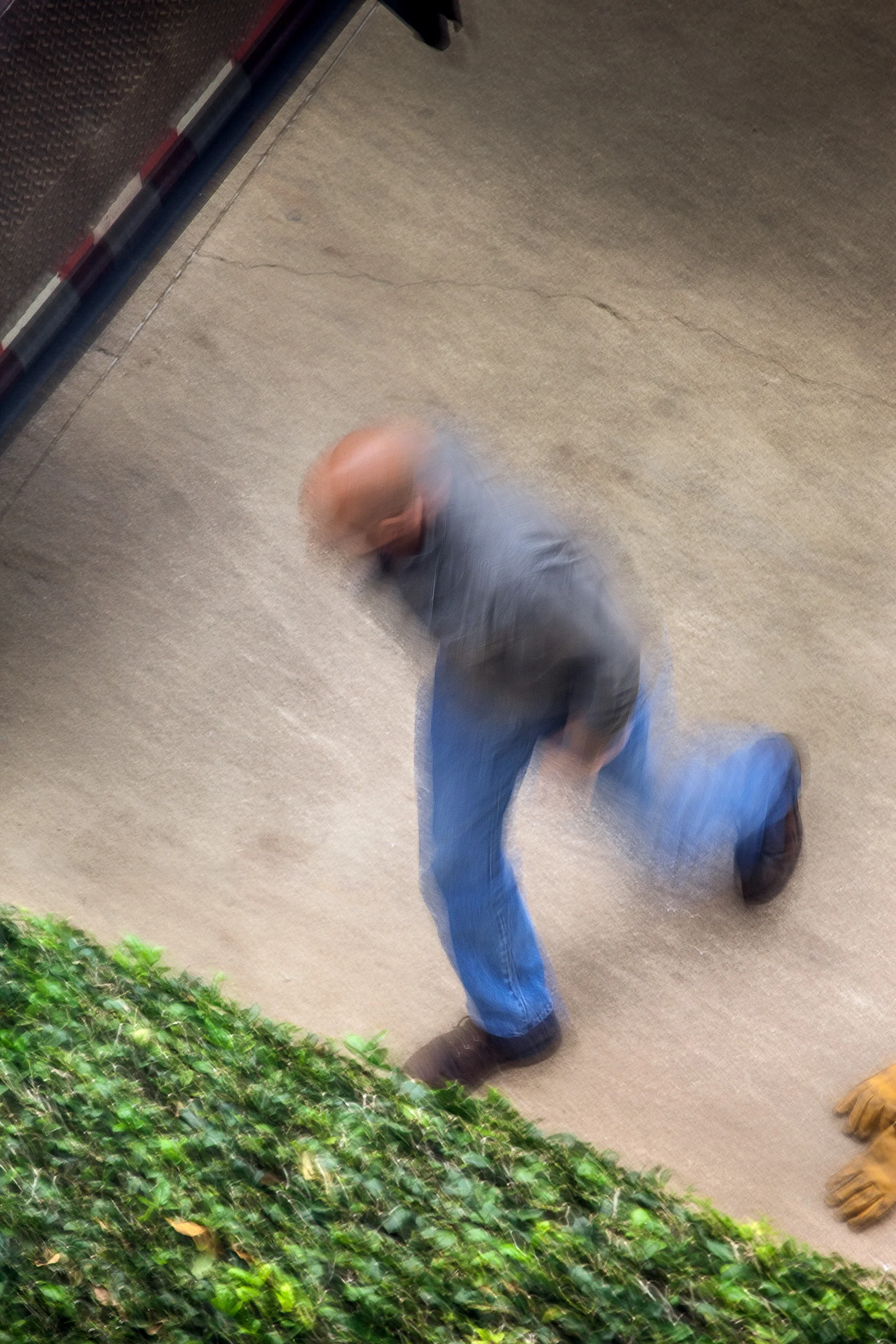 Man-With-Yellow-Gloves_1.jpg