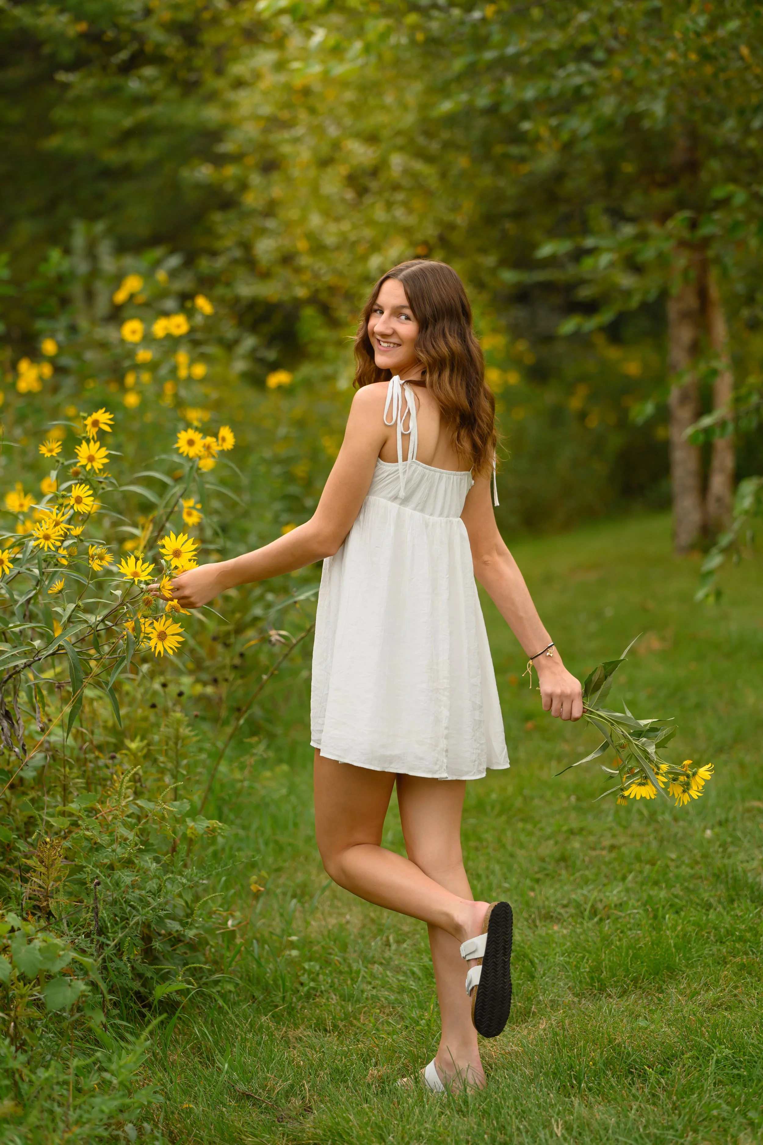 Kokomo, Indiana Floral Senior Photography for Maconaquah class of 2027 senior girl KASEY by Sweet Pickins Studio senior photographer Amanda Wilson ©