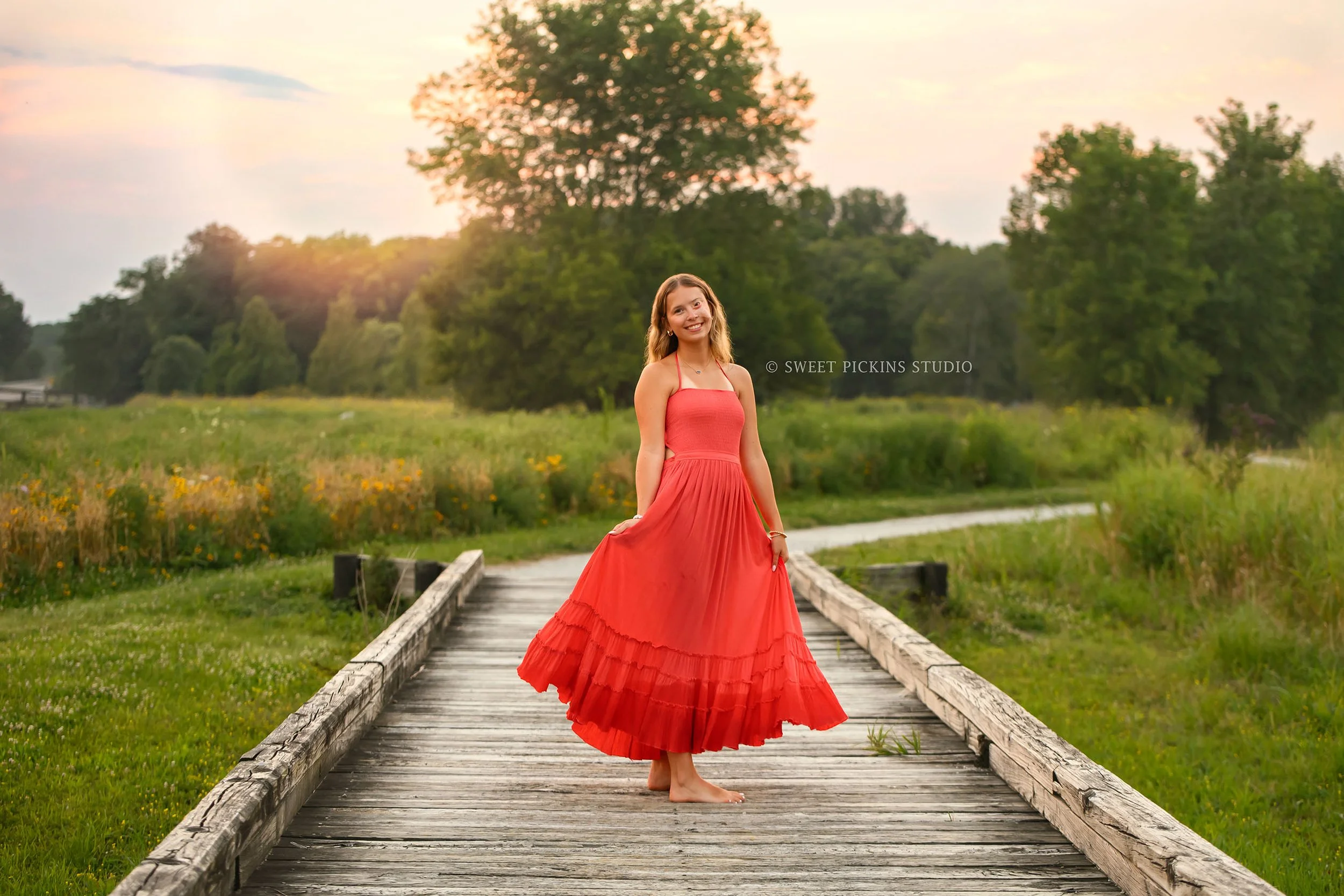 Kilyn’s Noblesville, Indiana Summer Senior Photography for class of 2027 senior girl wearing coral maxi dress in field location by Sweet Pickins Studio senior photographer Amanda Wilson ©