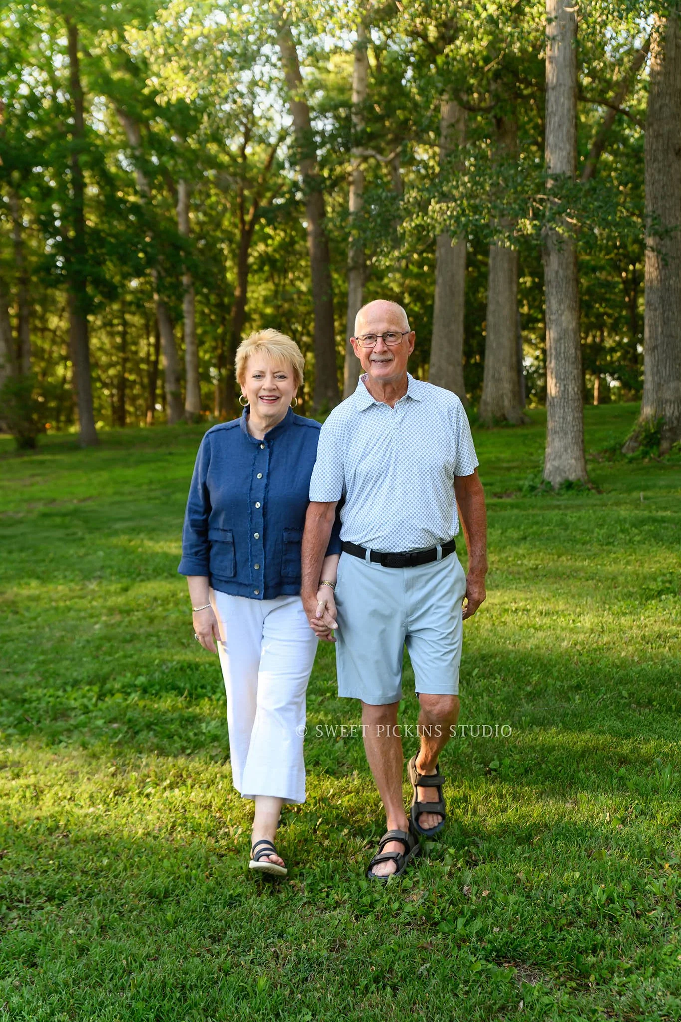 Roann, Indiana Family Photography for 50th Anniversary of couple at Luken’s Lake with adult children and grandkids by Sweet Pickins Studio family photographer Amanda Wilson ©