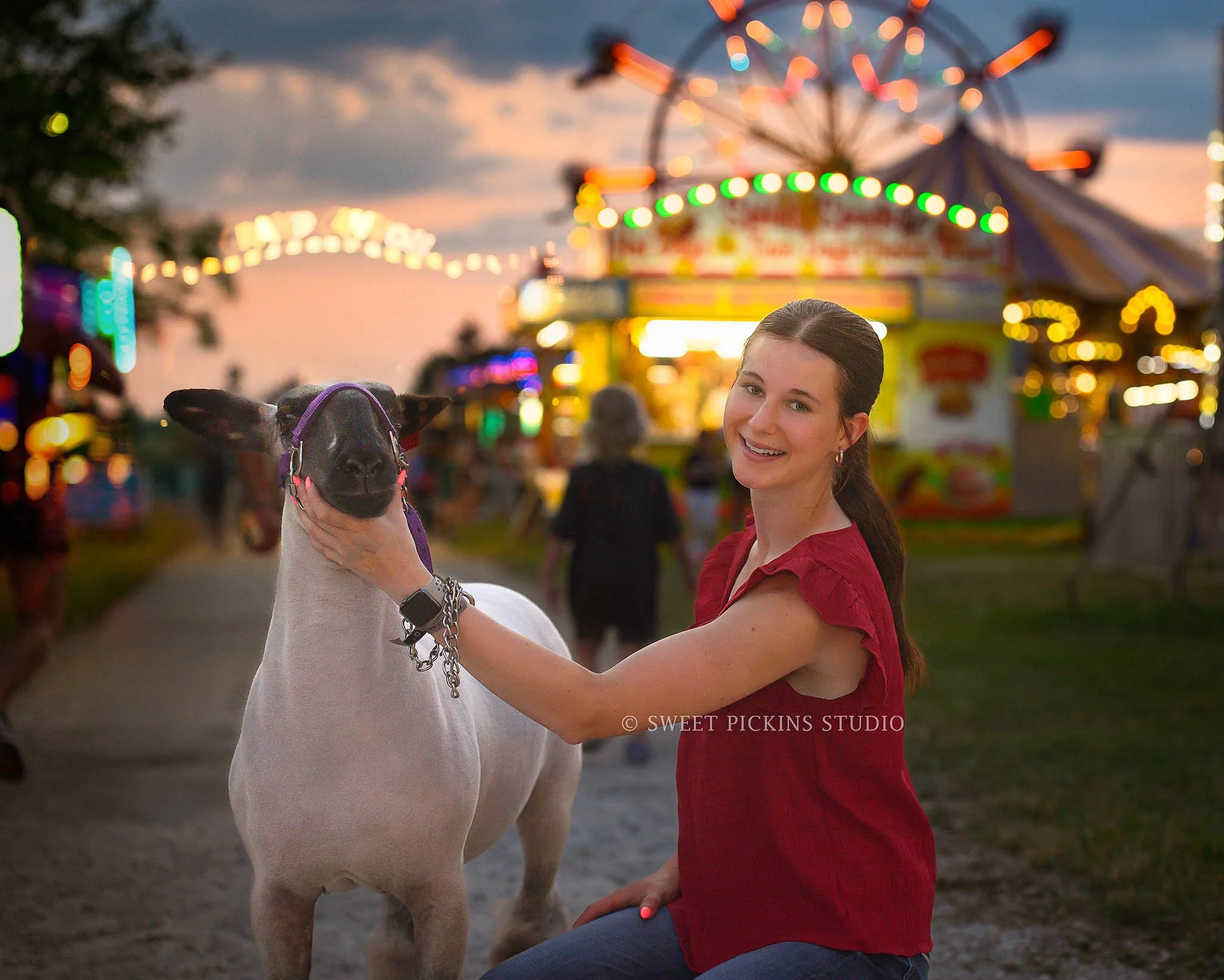 Peru, Indiana 4-H Senior Photography with Livestock at fair with carnival lights by Sweet Pickins Studio Photographer Amanda Wilson ©
