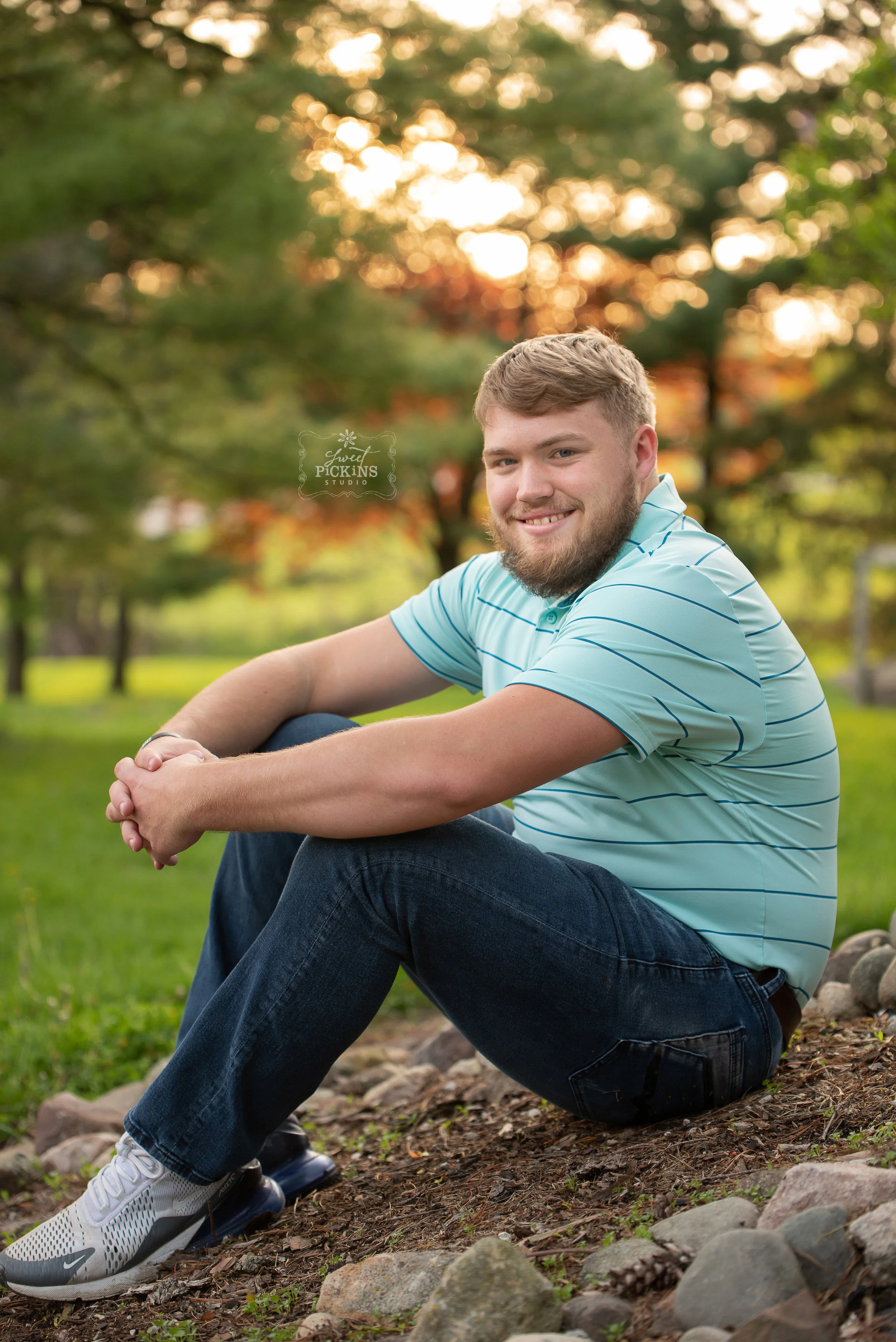 Peru, Indiana High School Senior Pictures by Sweet Pickins Studio | Sunset Golden Hour