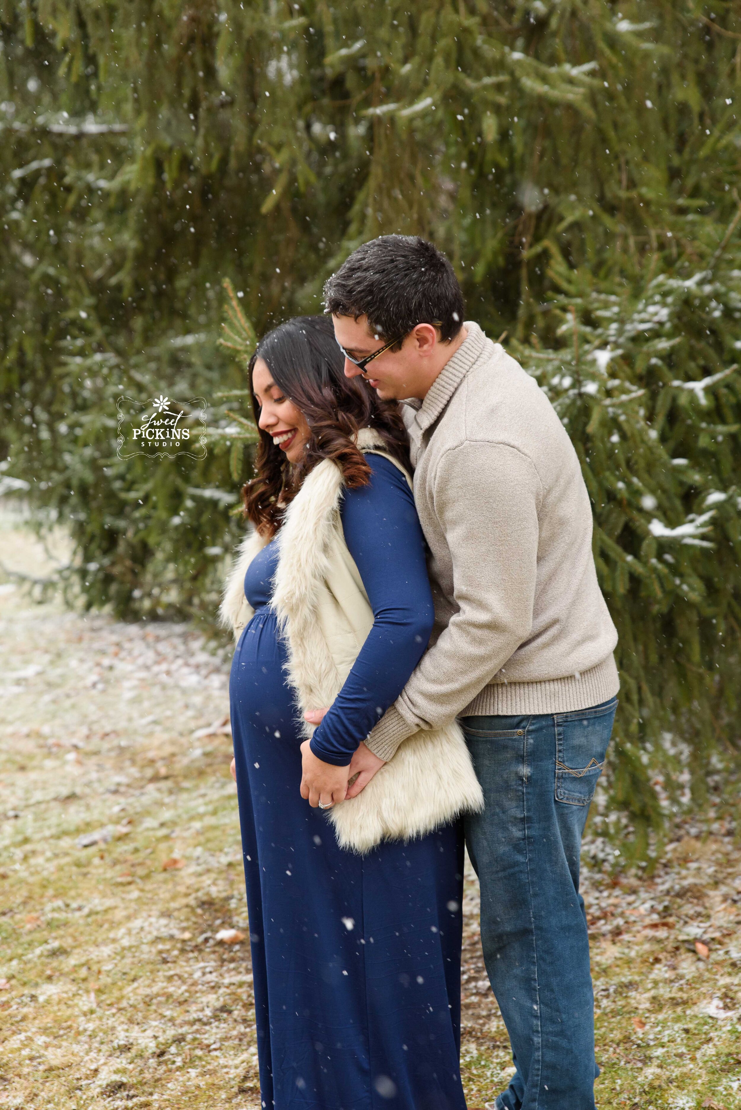 LILA & TYLER | Kokomo, Indiana Snow Maternity Photography — Sweet ...