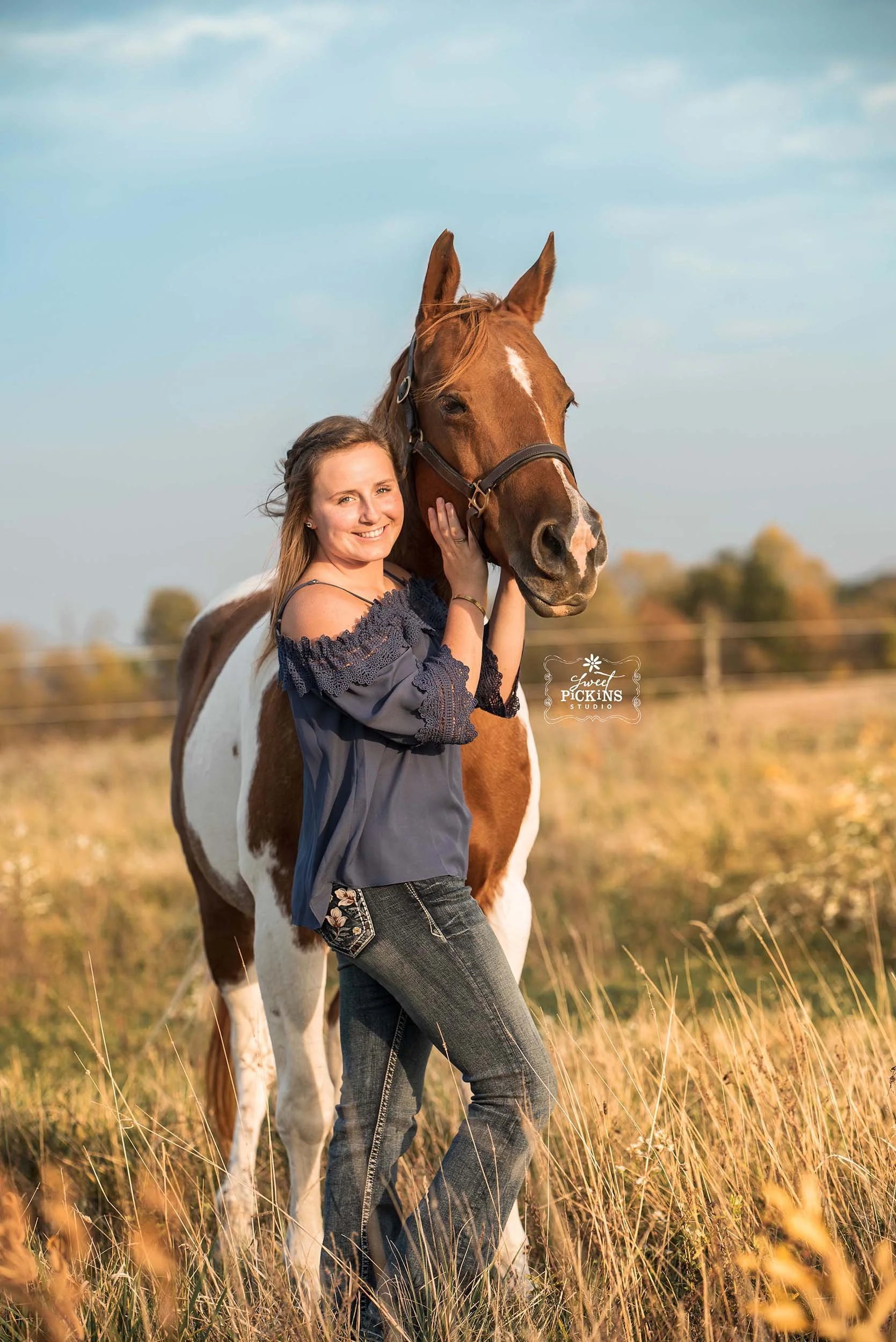 Horse Senior Girl Photography in Golden Field (Copy)