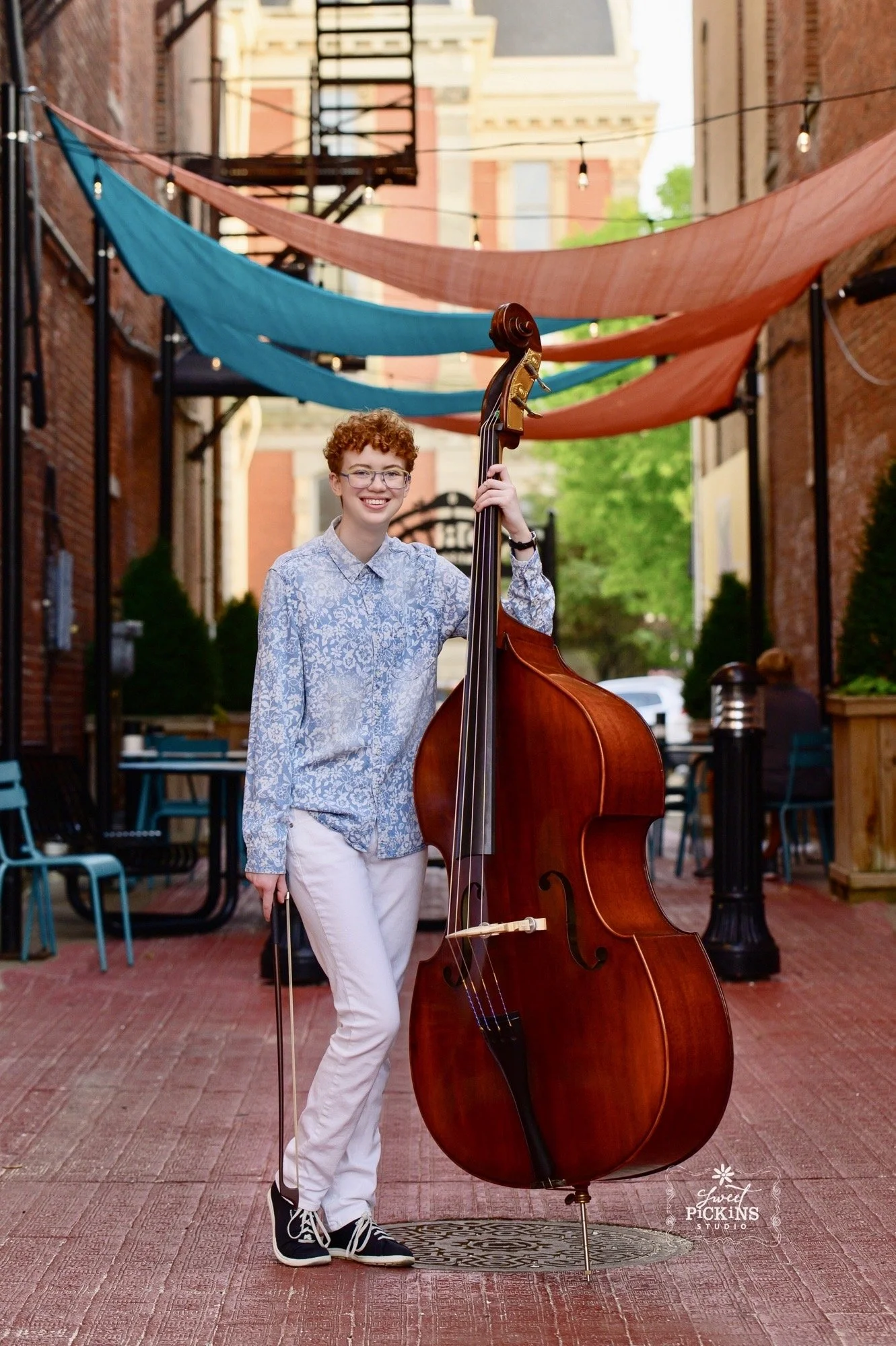 Orchestra senior Photography in Urban Downtown Noblesville Indiana (Copy)