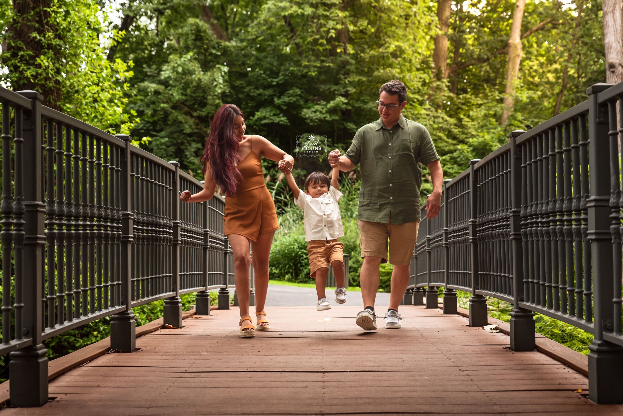 Peru Indiana Family Photography on Bridge