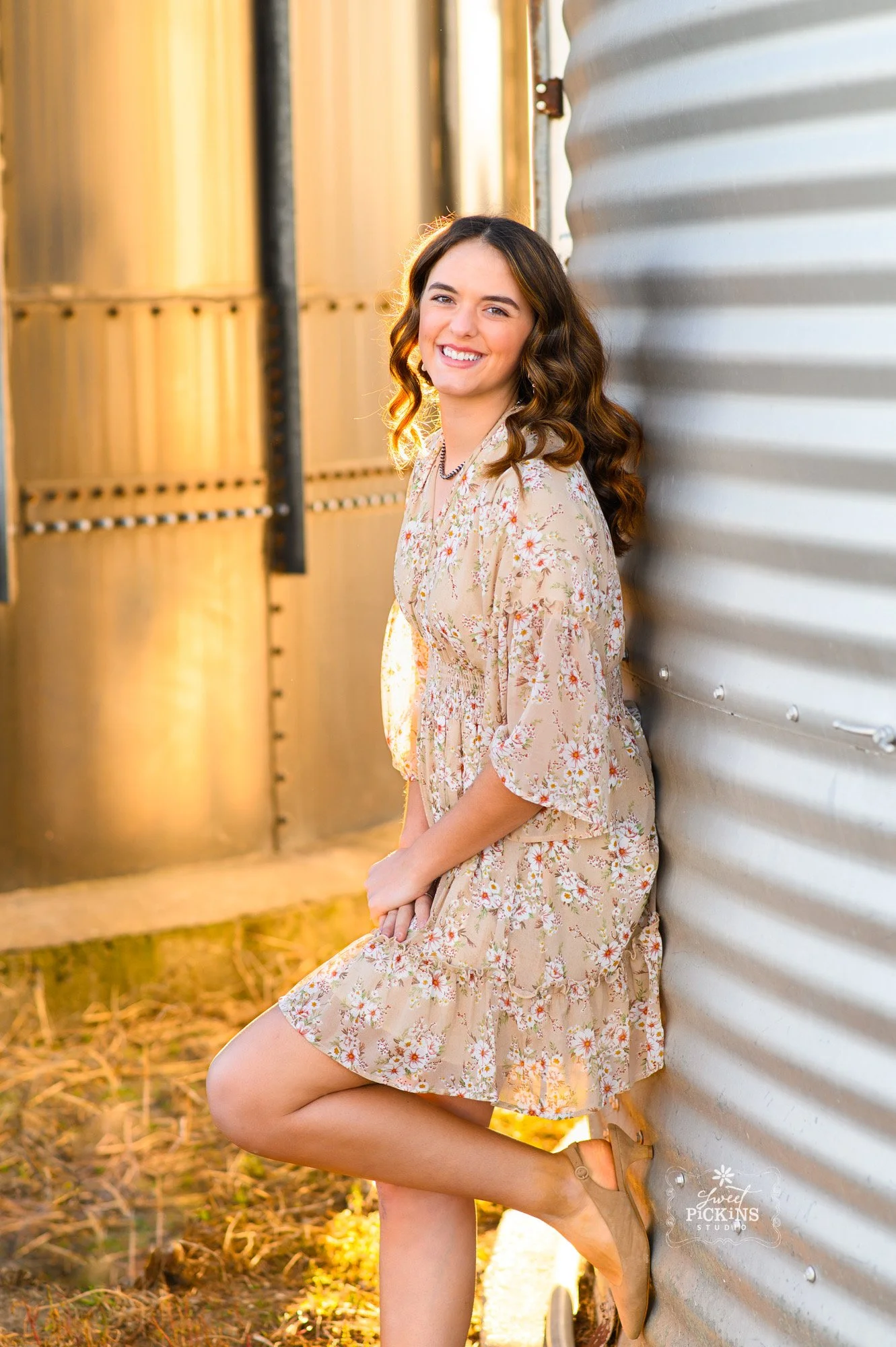 Fall Senior Girl Photography on Farm (Copy)