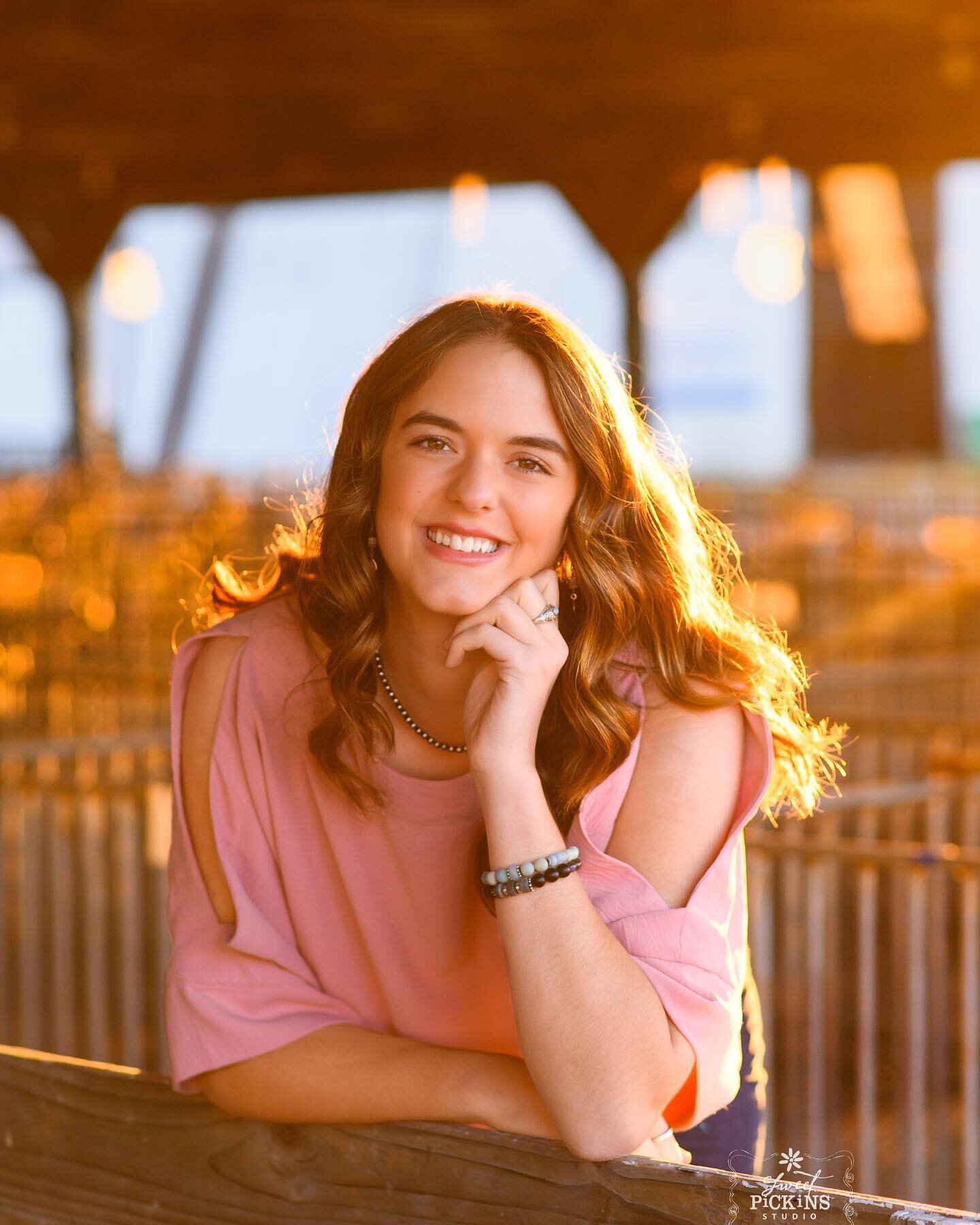 I absolutely knew when we got this shot that it would fit this sweet girl to a T! I&rsquo;ve enjoyed capturing @lauryn_merritt in the show ring and on the court for a few years now. I&rsquo;m grateful for the opportunity to capture your #senioryear! 