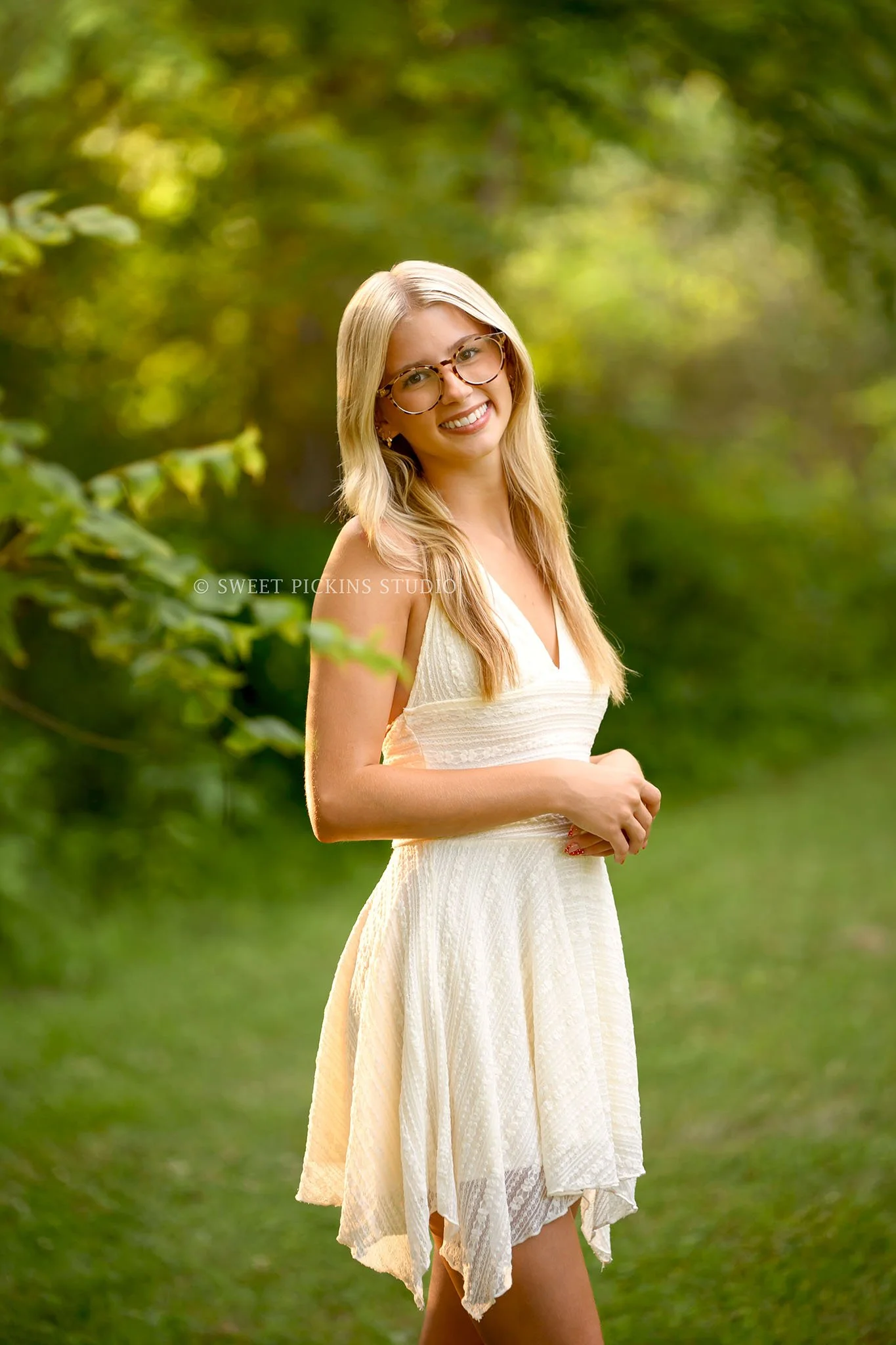 Kyree’s Golden Hour Senior Photography in Peru, Indiana for Logansport High School Class of 2027 senior girl wearing white dress in summer by Sweet Pickins Studio senior photographer Amanda Wilson ©