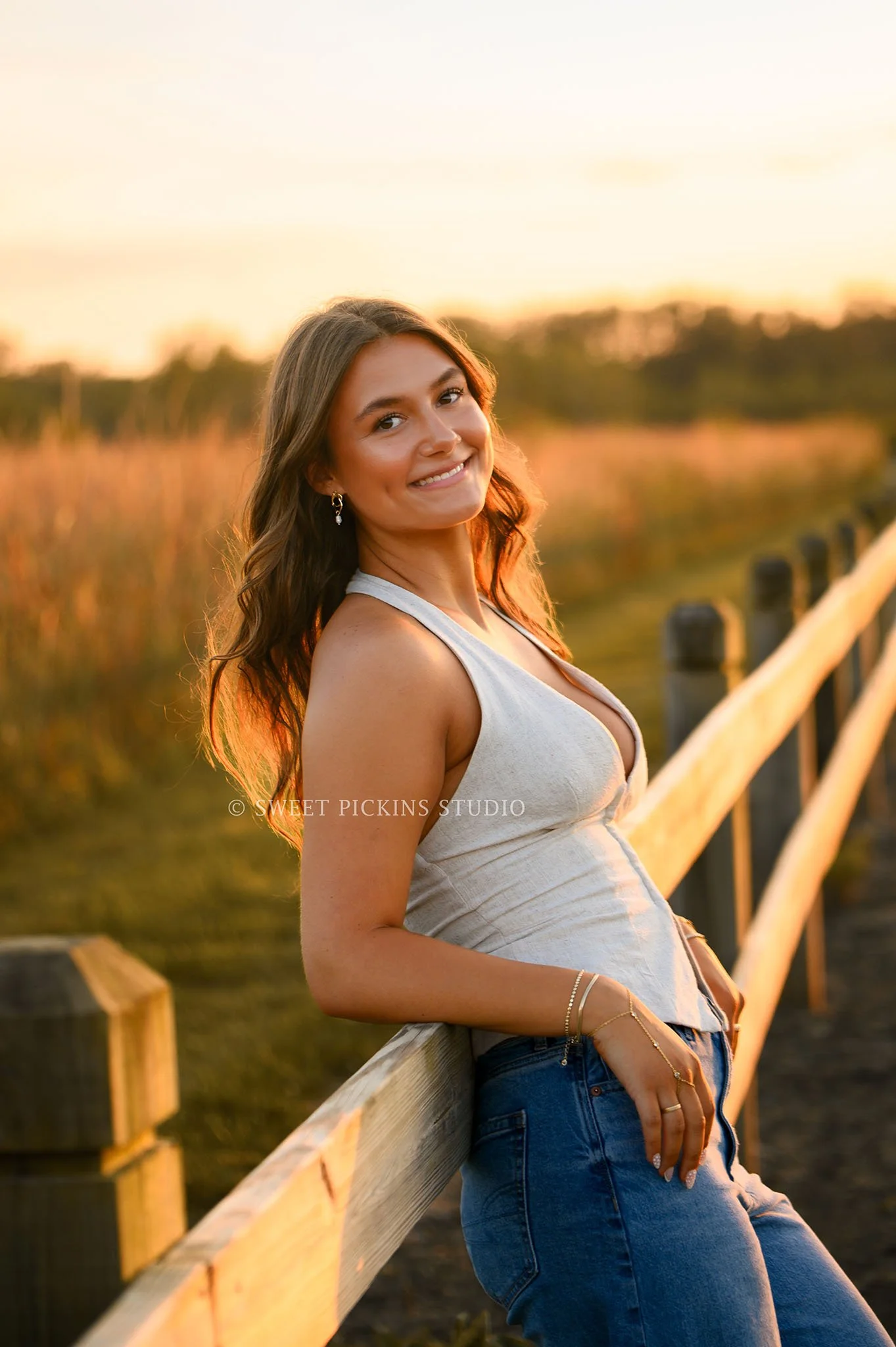 Noblesville, Indiana Senior Photography for Girls by Sweet Pickins Studio senior photographer Amanda Wilson at golden hour nature location with field ©