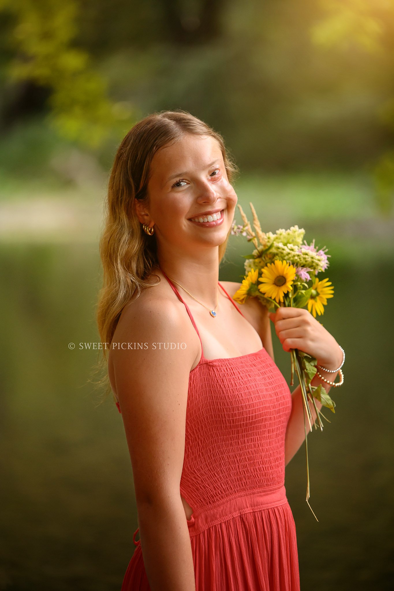 Kilyn’s Noblesville, Indiana Summer Senior Photography for class of 2027 senior girl wearing coral maxi dress in river location by Sweet Pickins Studio senior photographer Amanda Wilson ©