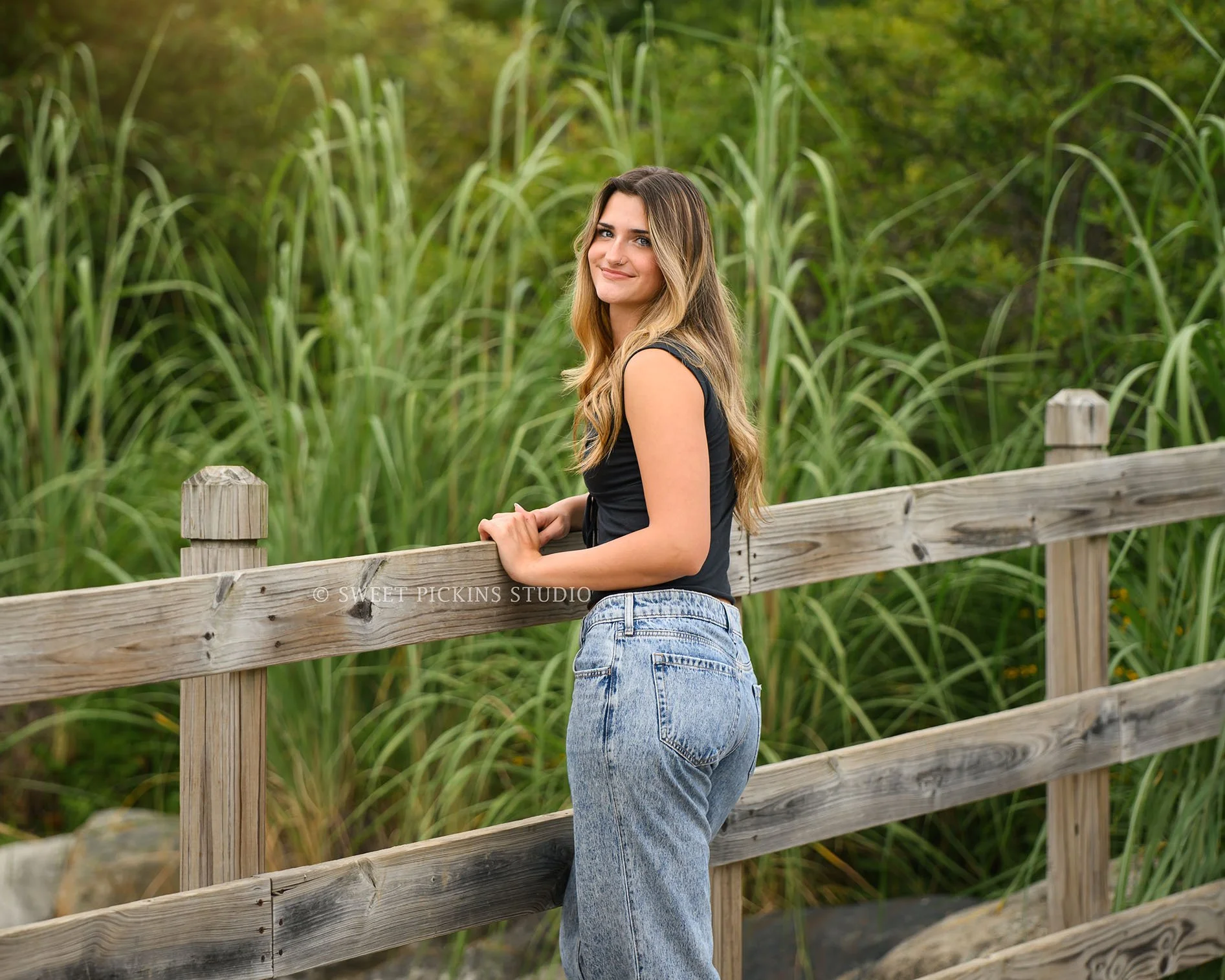 Lilly | Class of 2027 Senior Portrait Photography in Garden by Sweet PIckins Studio senior photographer Amanda Wilson ©