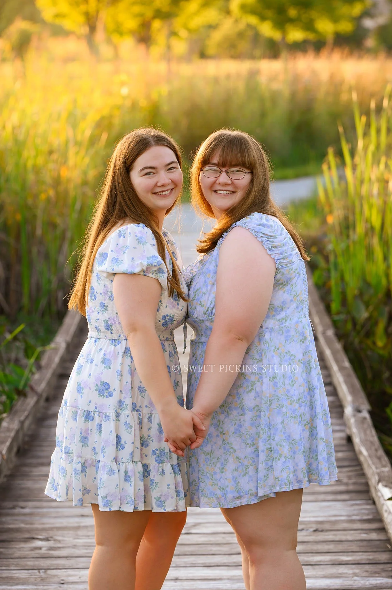 Carmel Indiana Senior Pictures for Twin Sisters by Sweet Pickins Studio ©