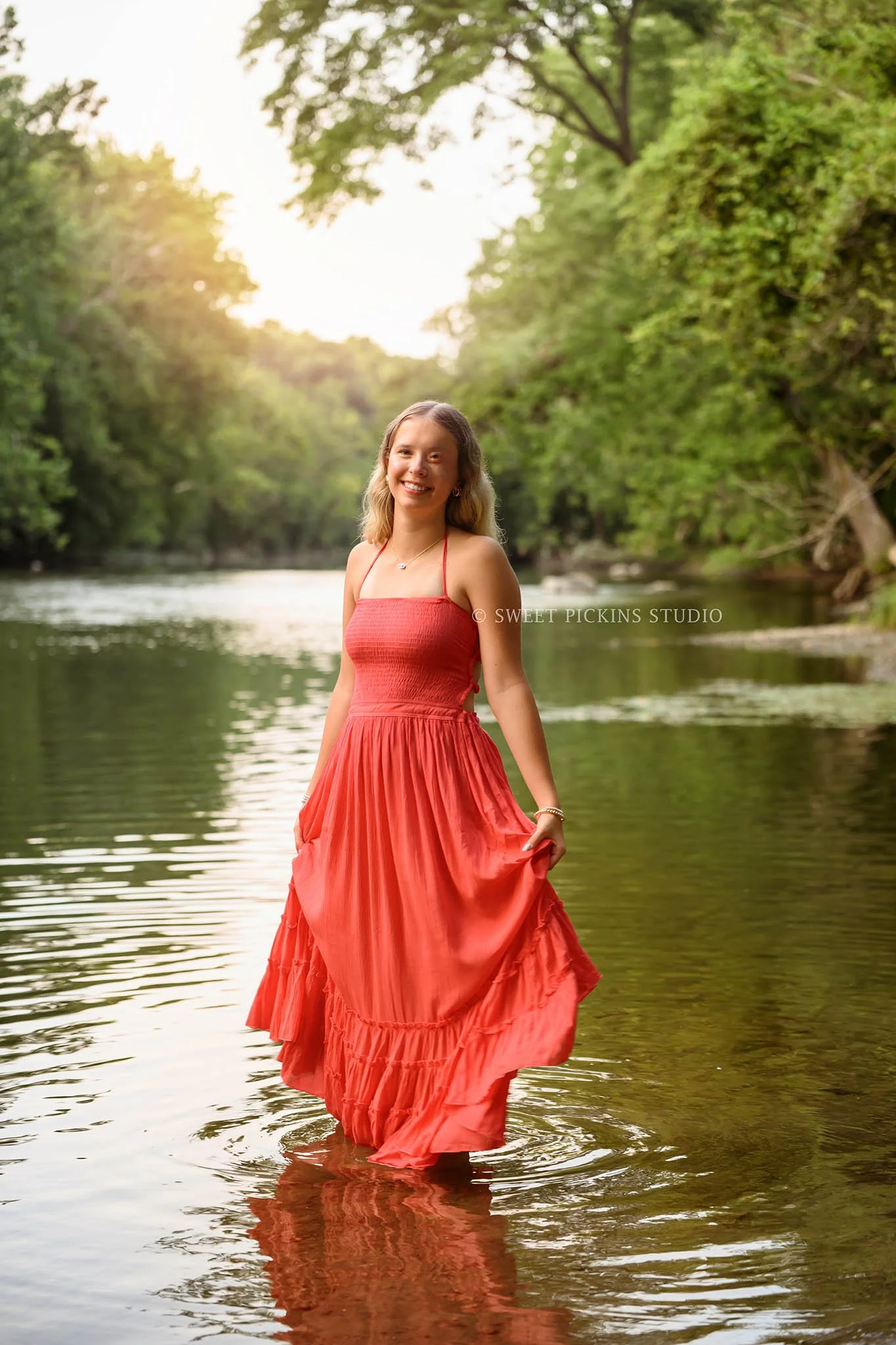 Kilyn’s Noblesville, Indiana Summer Senior Photography for class of 2027 senior girl wearing coral maxi dress in river location by Sweet Pickins Studio senior photographer Amanda Wilson ©