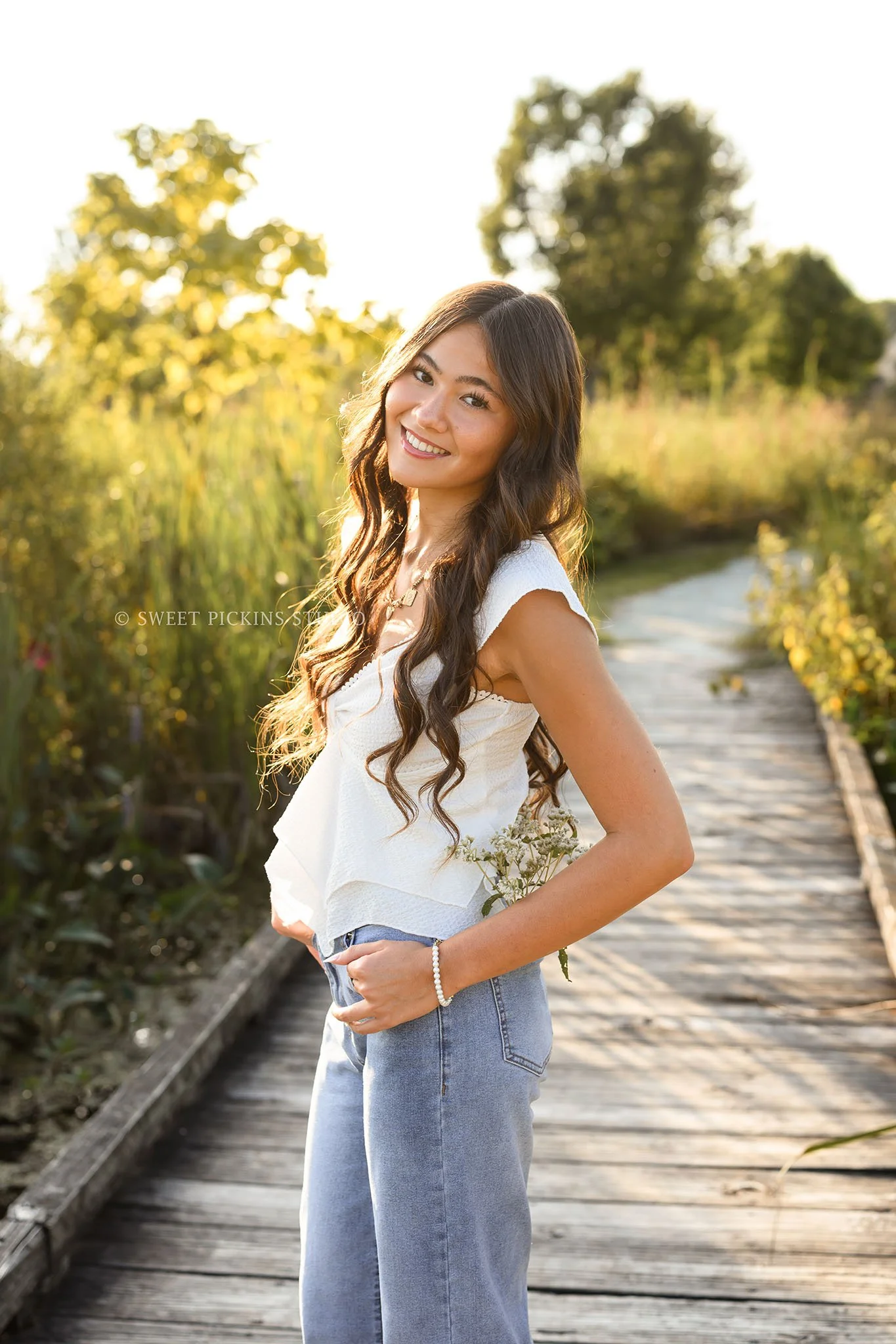 Rachel | Carmel, Indiana Senior Portrait Posing for Class of 2027 senior girl wearing denim jeans and white shirt by Sweet Pickins Studio senior photographer Amanda Wilson ©