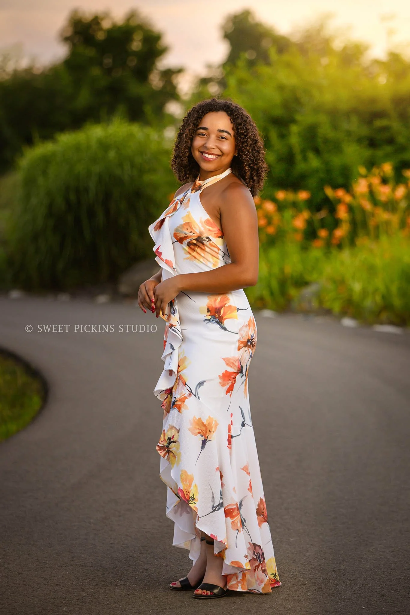 Piercey ‘s Peru, Indiana Senior Photography in wildflowers at sunset for Class of 2027 senior girl at Rock Hollow by Sweet Pickins Studio senior photographer Amanda Wilson ©