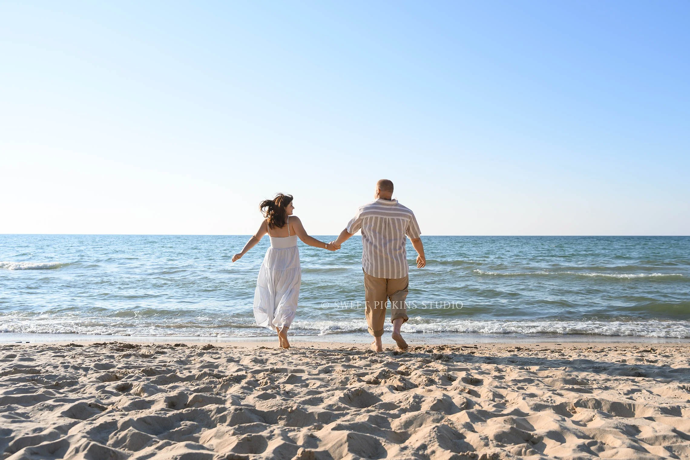 Laylah & Dom’s Engagement Photography at the Indiana Dunes on Lake Michigan by Sweet Pickins Studio photographer Amanda Wilson ©