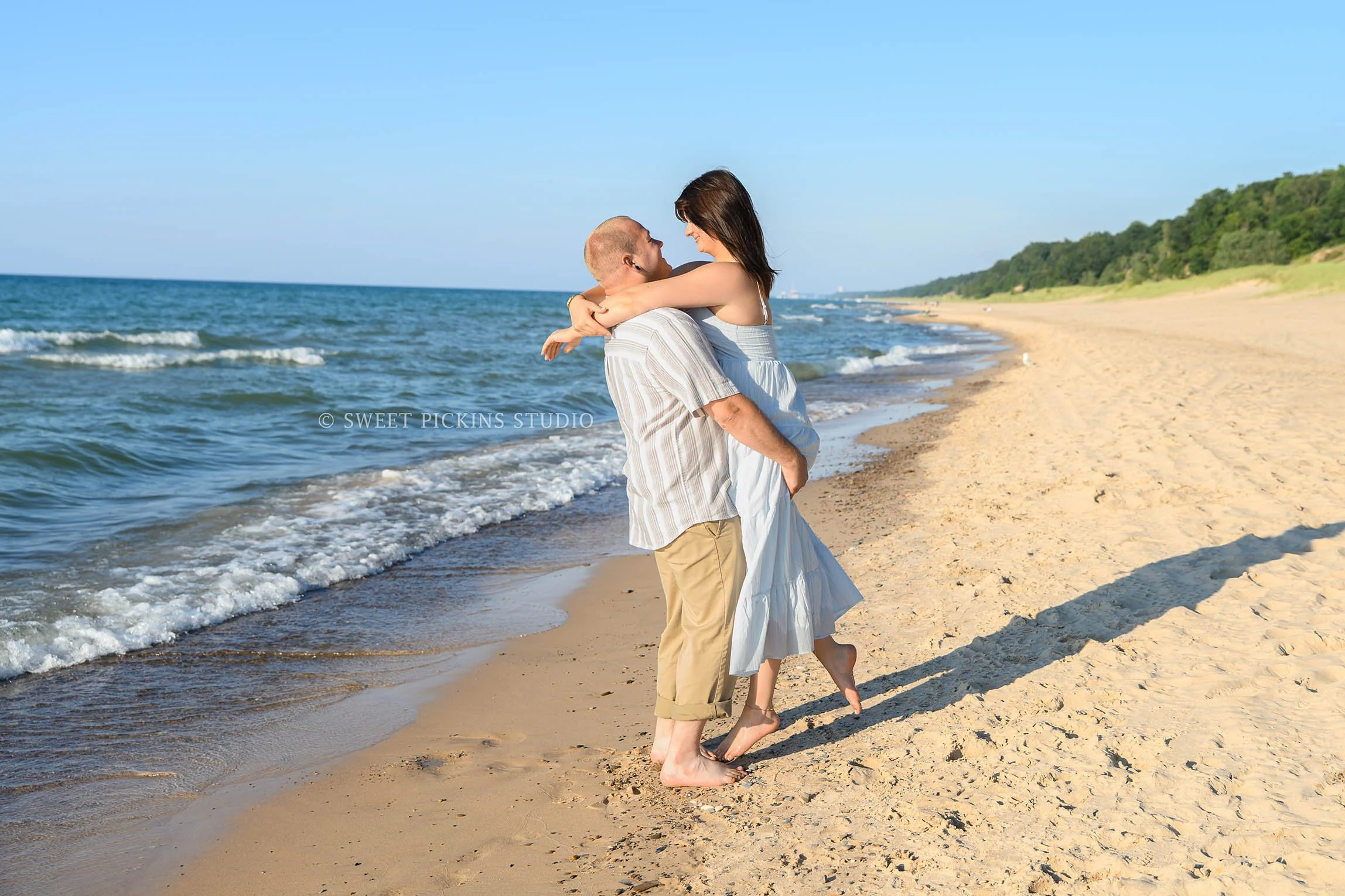 Laylah & Dom’s Engagement Photography at the Indiana Dunes on Lake Michigan by Sweet Pickins Studio photographer Amanda Wilson ©