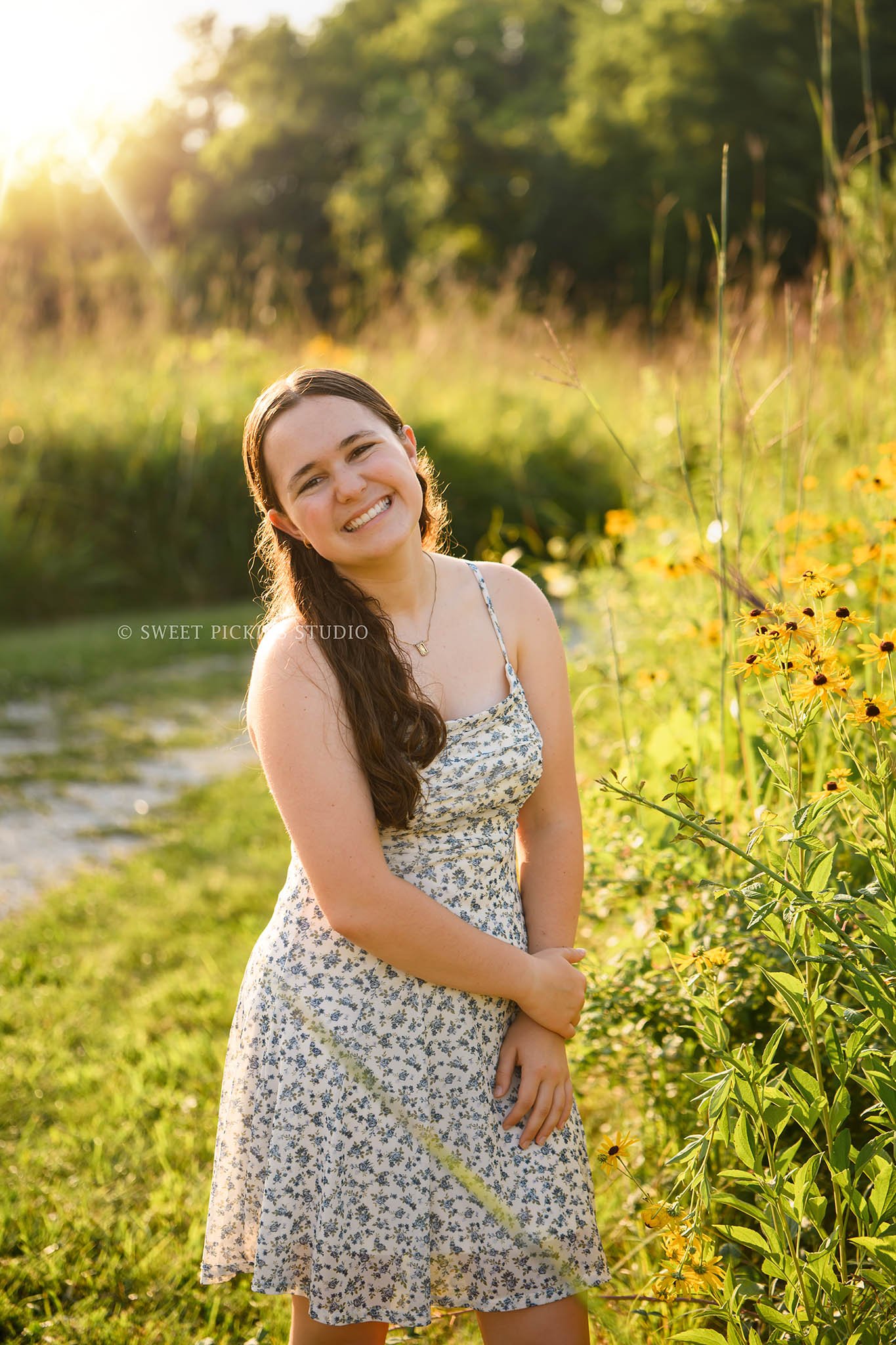 Carmel, Indiana Senior Photography for Class of 2027 Senior Ellen in Flower Field wearing floral dress by Sweet Pickins Studio senior photographer Amanda Wilson ©