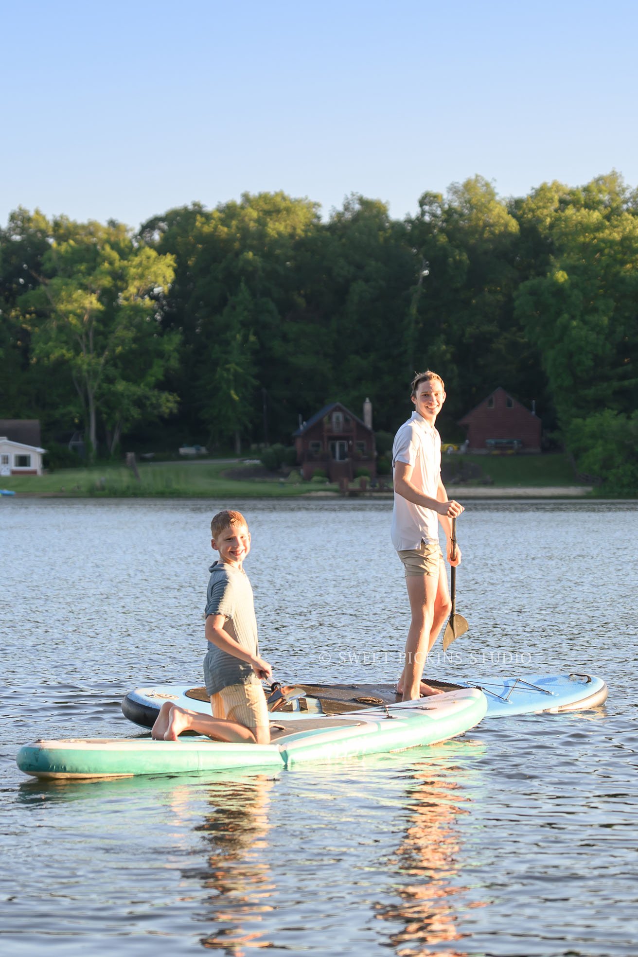 Roann, Indiana Family Photography at Luken’s Lake for cousins at  lakehouse location in summer by Sweet Pickins Studio family photographer Amanda Wilson ©
