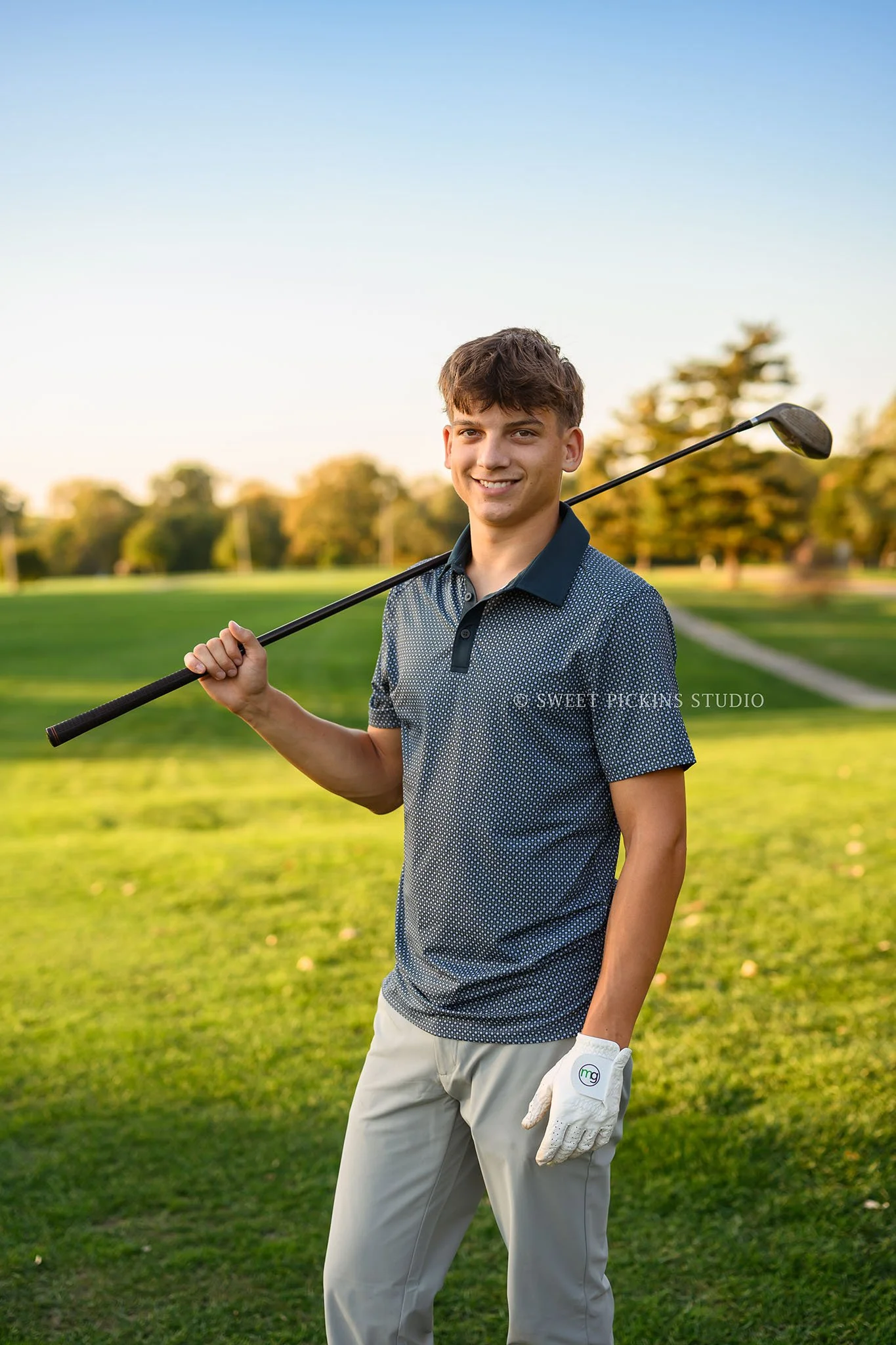Cohen | Peru, Indiana Golf Senior Photography in Fall for Maconaquah High School Class of 2027 senior guy posing on golf course with club by Sweet Pickins Studio senior photographer Amanda Wilson ©