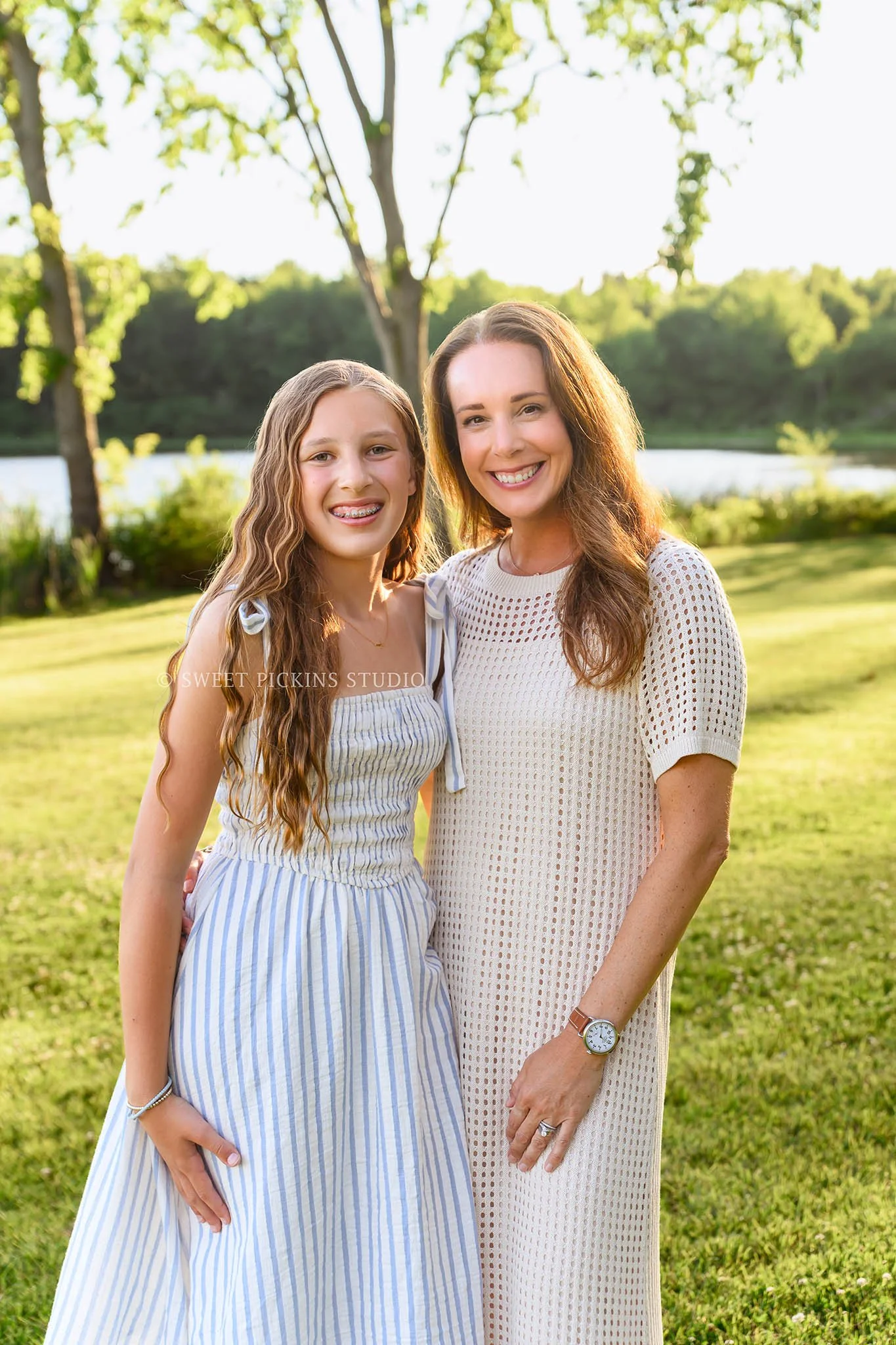 Roann, Indiana Family Portrait Photography of mother and daughter wearing blue and beige outfits at Luken’s Lake outdoor nature location in summer by Sweet Pickins Studio family photographer Amanda Wilson ©