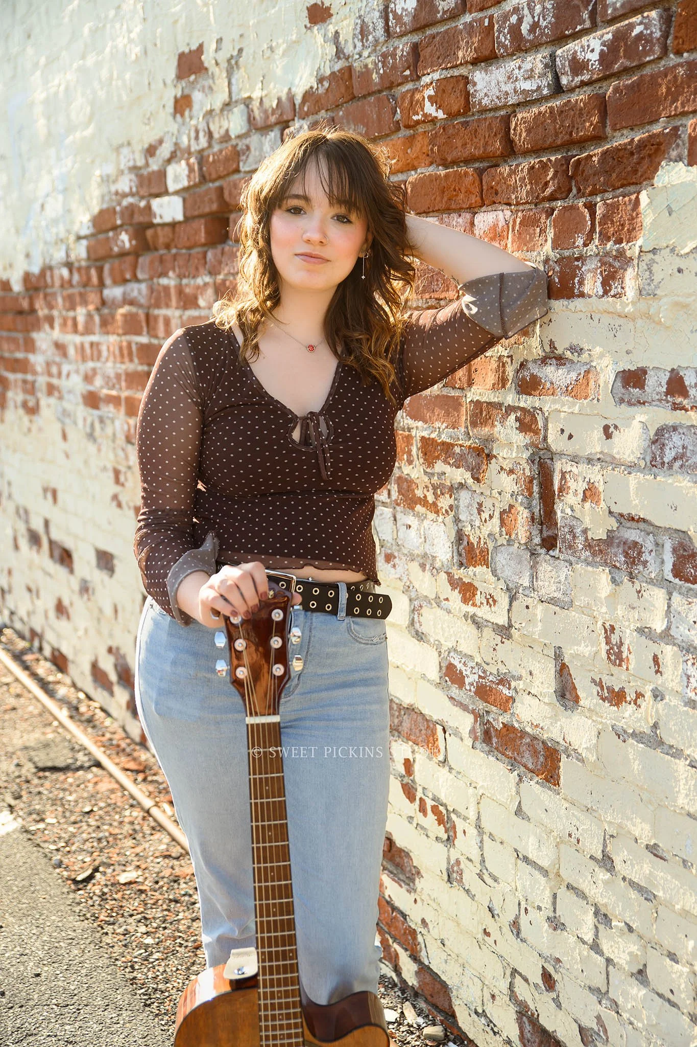 Hailee | Noblesville, Indiana Senior Picture Photography in Urban Downtown for Noblesville High School class of 2026 senior girl in brick graffitti alley by Sweet Pickins Studio senior photographer Amanda Wilson © 2026