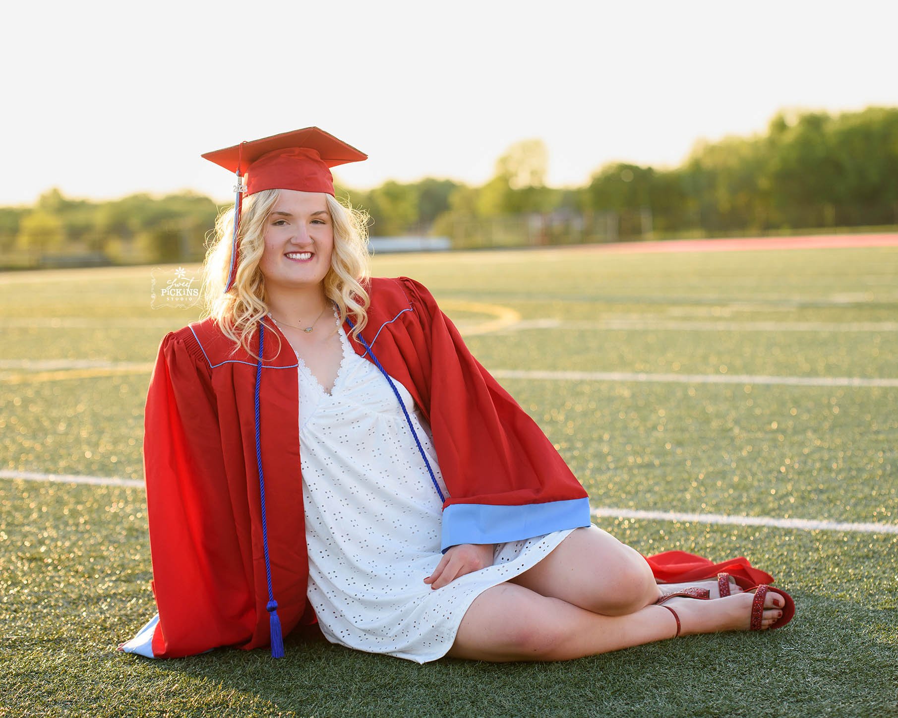 Bunker Hill, Indiana Cap & Gown Photography — Sweet Pickins Studio