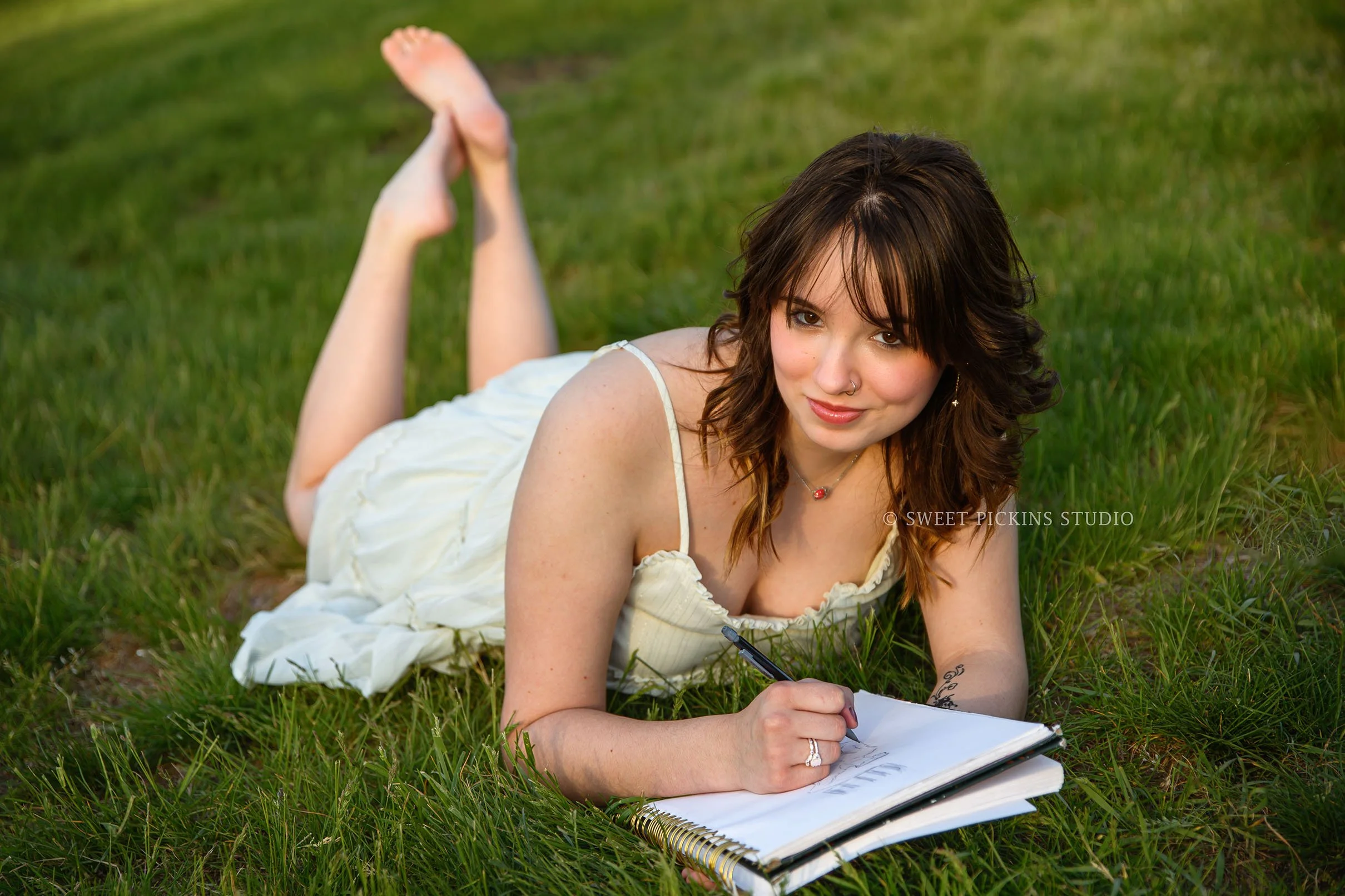 Hailee | Noblesville High School Senior Portrait Photography for class of 2026 senior girl drawing in notebook by Sweet Pickins Studio senior photographer Amanda Wilson ©