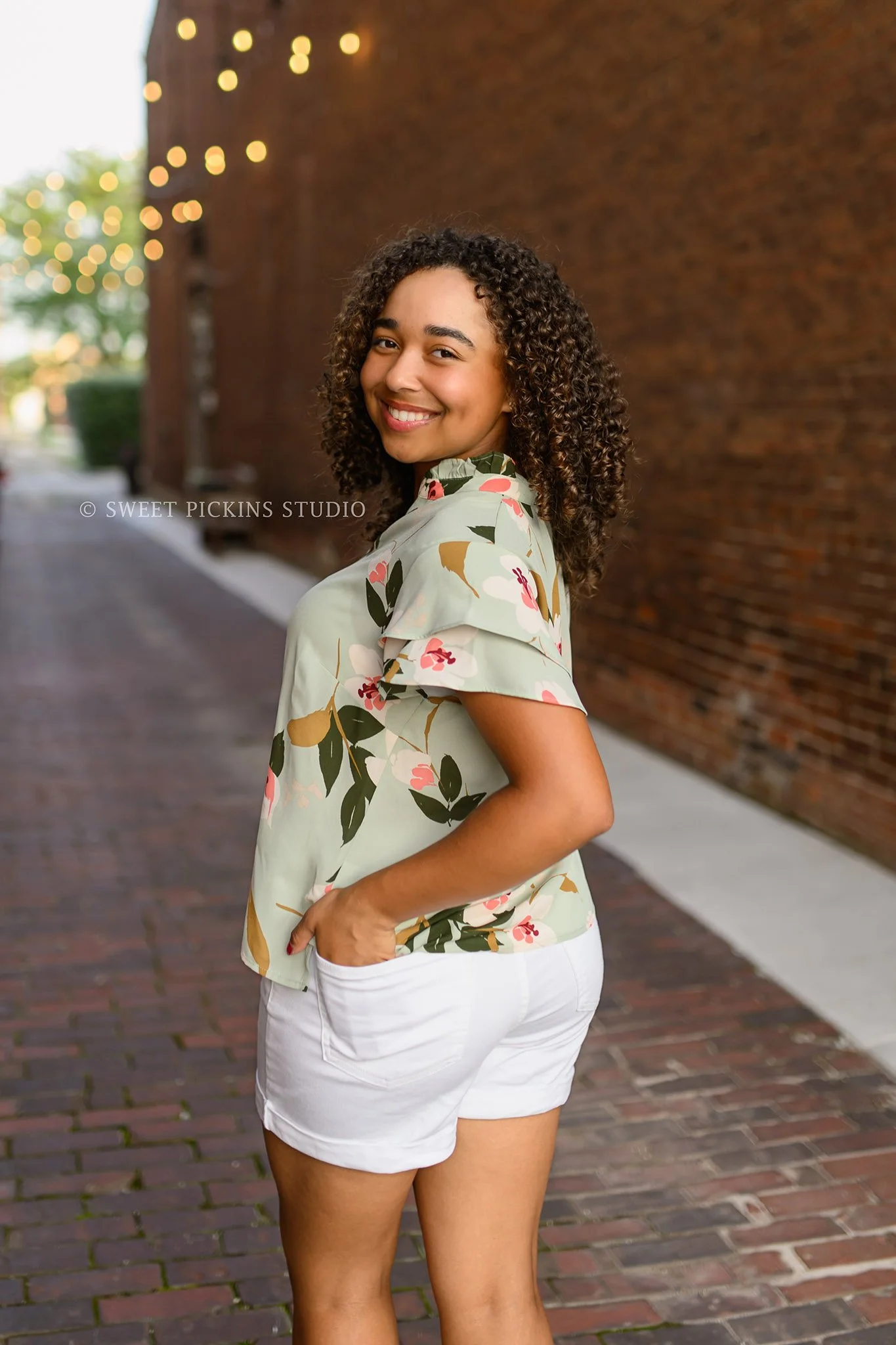 Piercey ‘s Peru, Indiana Senior Photography in floral shirt for Class of 2027 senior girl in downtown urban alley by Sweet Pickins Studio senior photographer Amanda Wilson ©