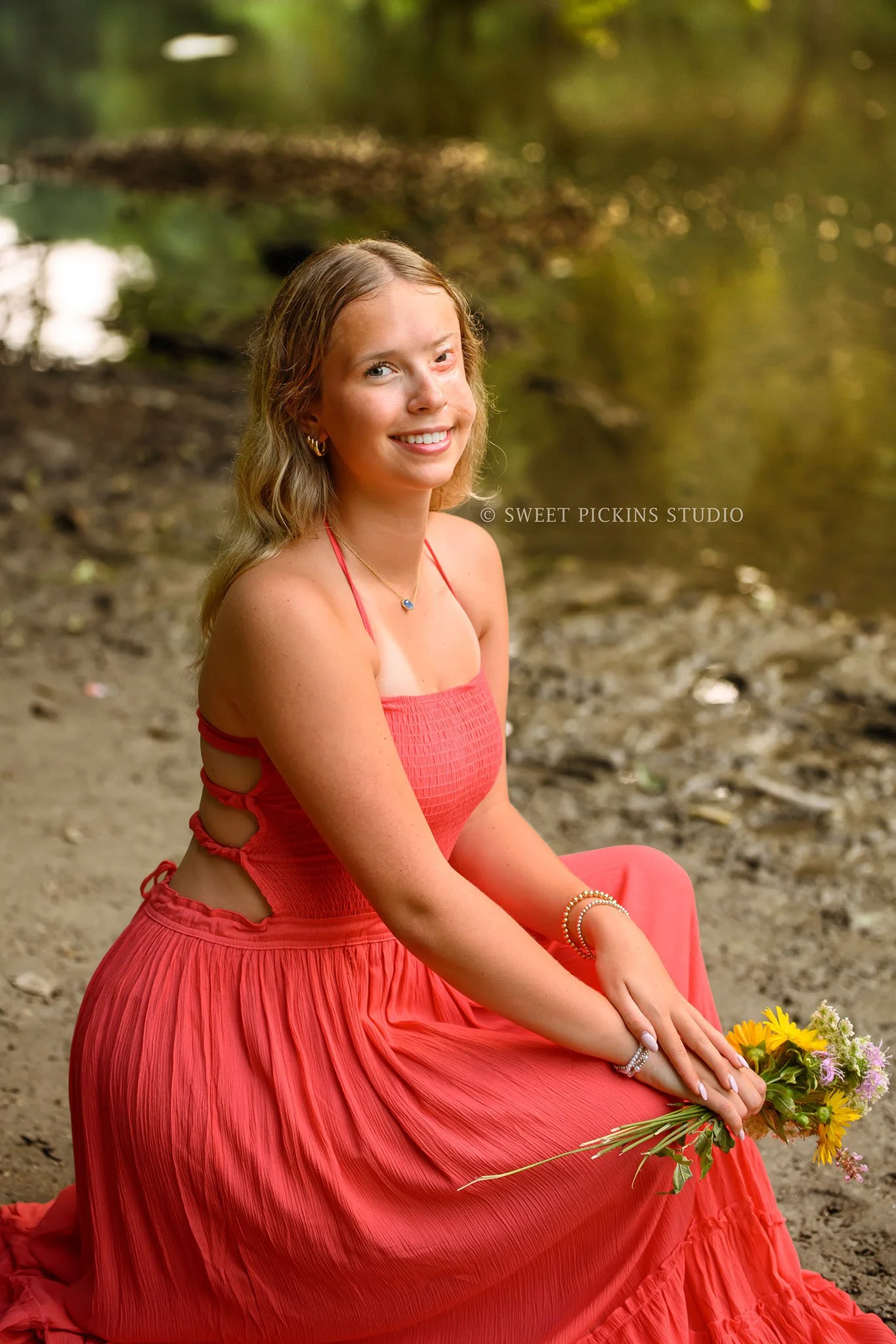 Kilyn’s Noblesville, Indiana Summer Senior Photography for class of 2027 senior girl wearing coral maxi dress in river location by Sweet Pickins Studio senior photographer Amanda Wilson ©