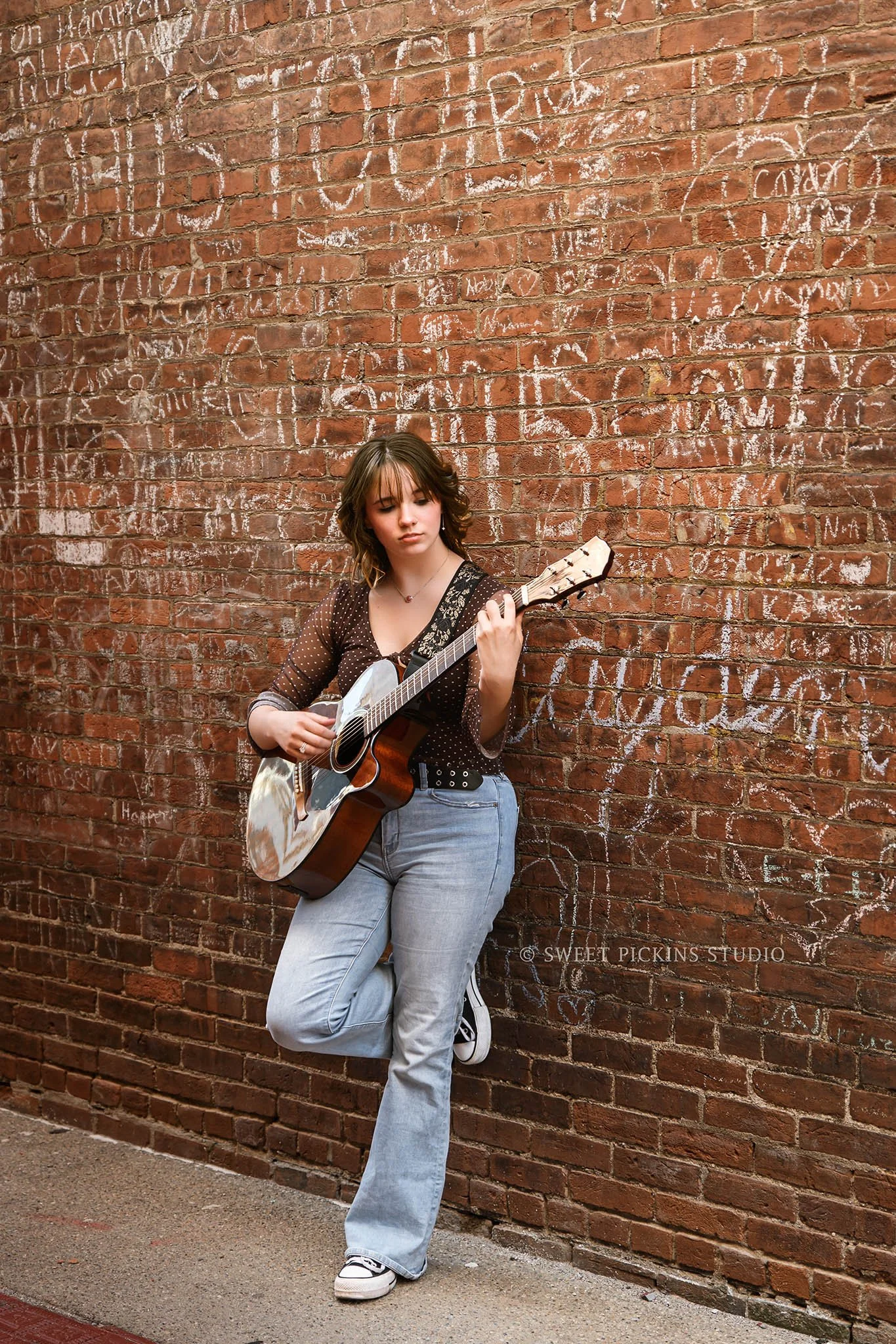 Hailee | Noblesville, Indiana Senior Portrait Photography in Urban Downtown for Noblesville High School class of 2026 senior girl in brick graffitti alley by Sweet Pickins Studio senior photographer Amanda Wilson © 2026