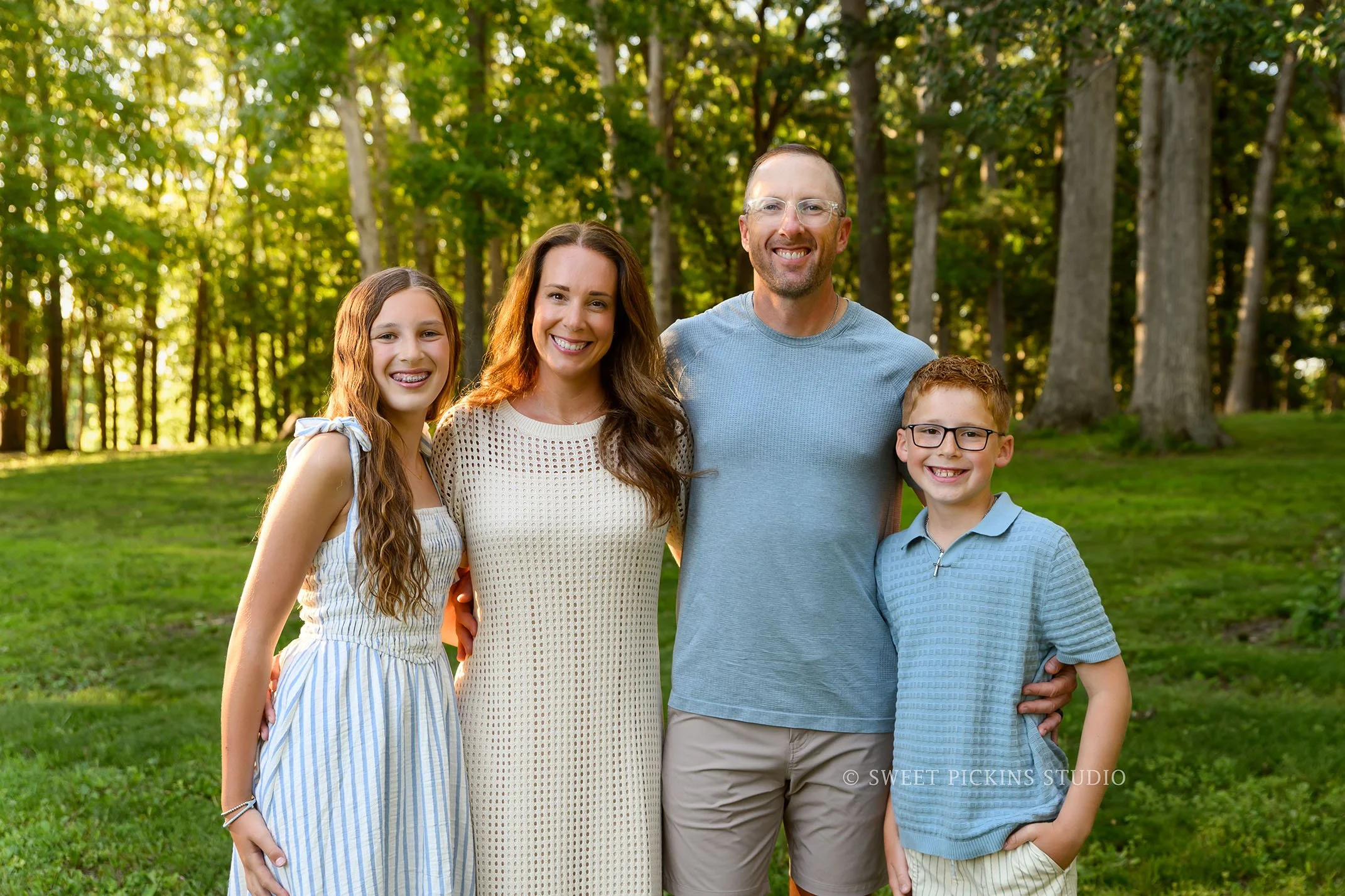 Roann, Indiana Family Portrait Photography for family of 4 wearing blue and beige outfits at Luken’s Lake outdoor nature location in summer by Sweet Pickins Studio family photographer Amanda Wilson ©