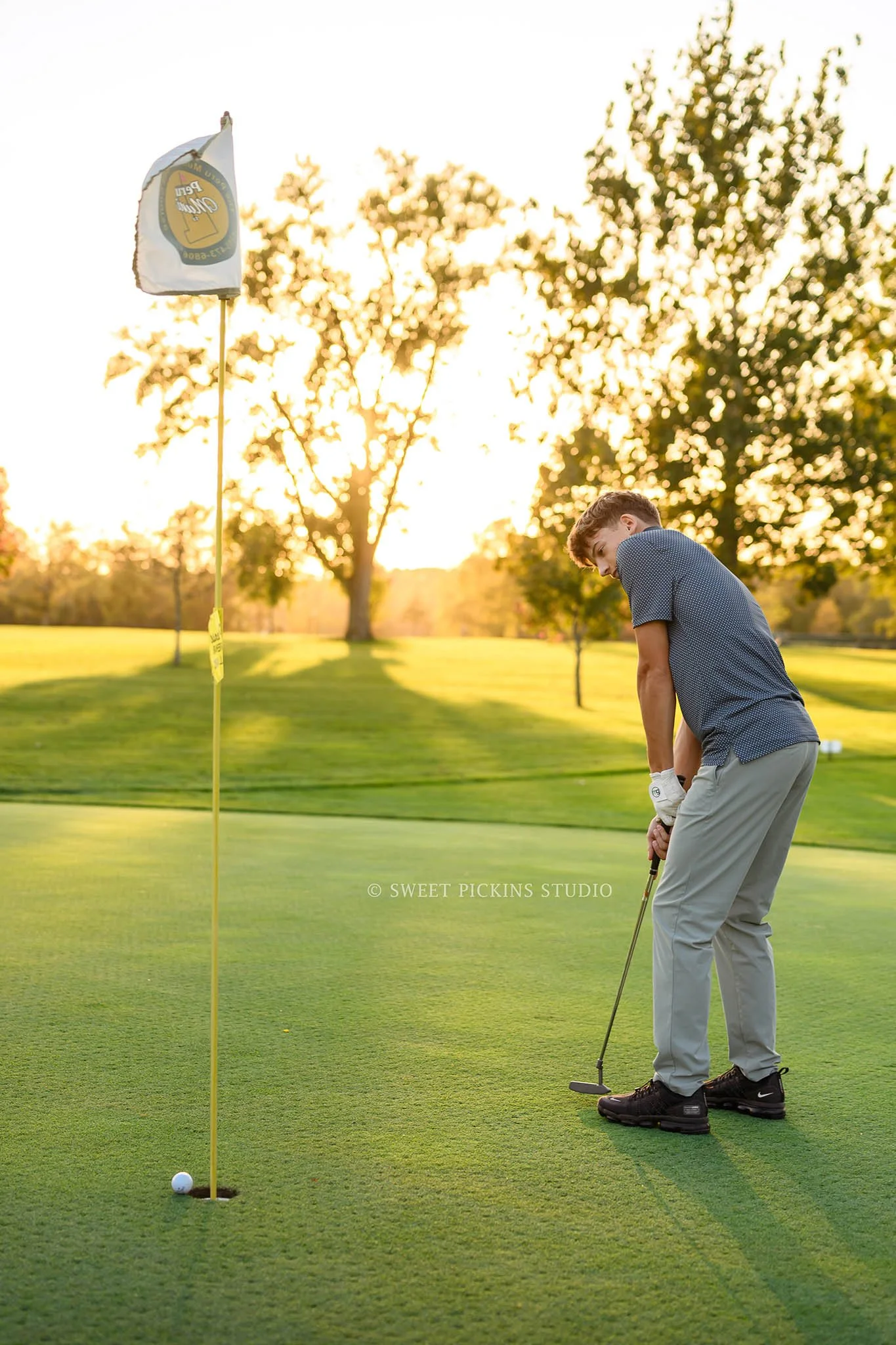 Cohen | Peru, Indiana Golf Senior Photography in Fall for Maconaquah High School Class of 2027 senior guy posing on golf course with putter by Sweet Pickins Studio senior photographer Amanda Wilson ©