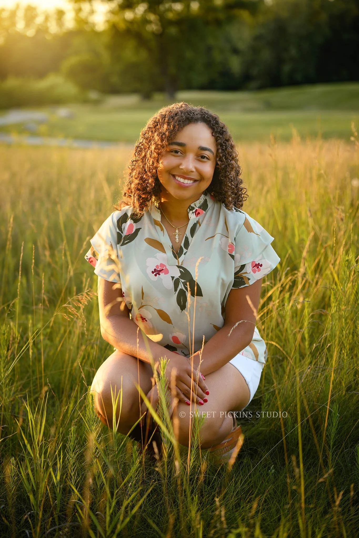 Piercey ‘s Peru, Indiana Senior Photography in floral shirt for Class of 2027 senior girl posing in golden grass by Sweet Pickins Studio senior photographer Amanda Wilson ©