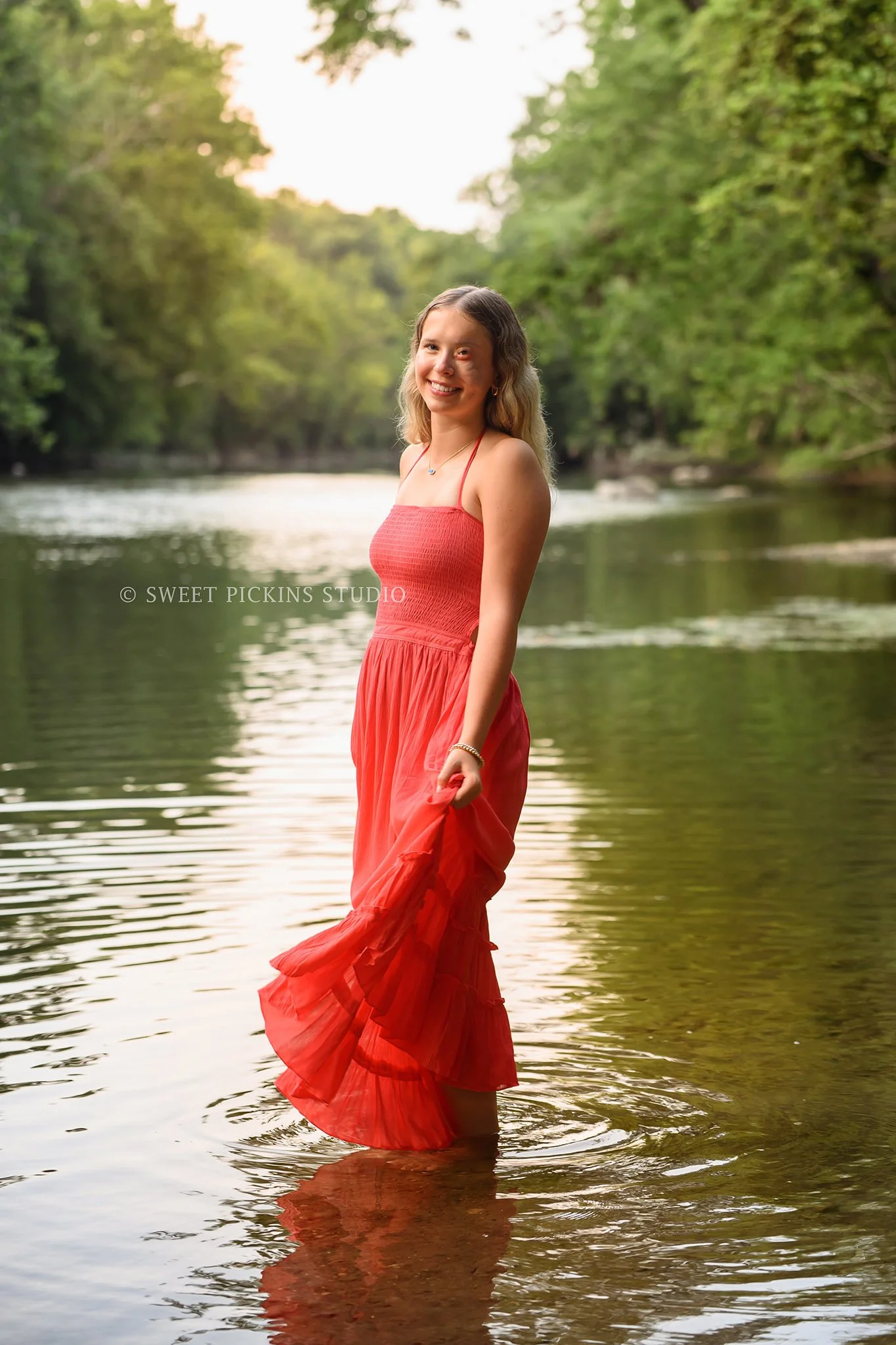 Kilyn’s Noblesville, Indiana Summer Senior Photography for class of 2027 senior girl wearing coral maxi dress in field location by Sweet Pickins Studio senior photographer Amanda Wilson ©