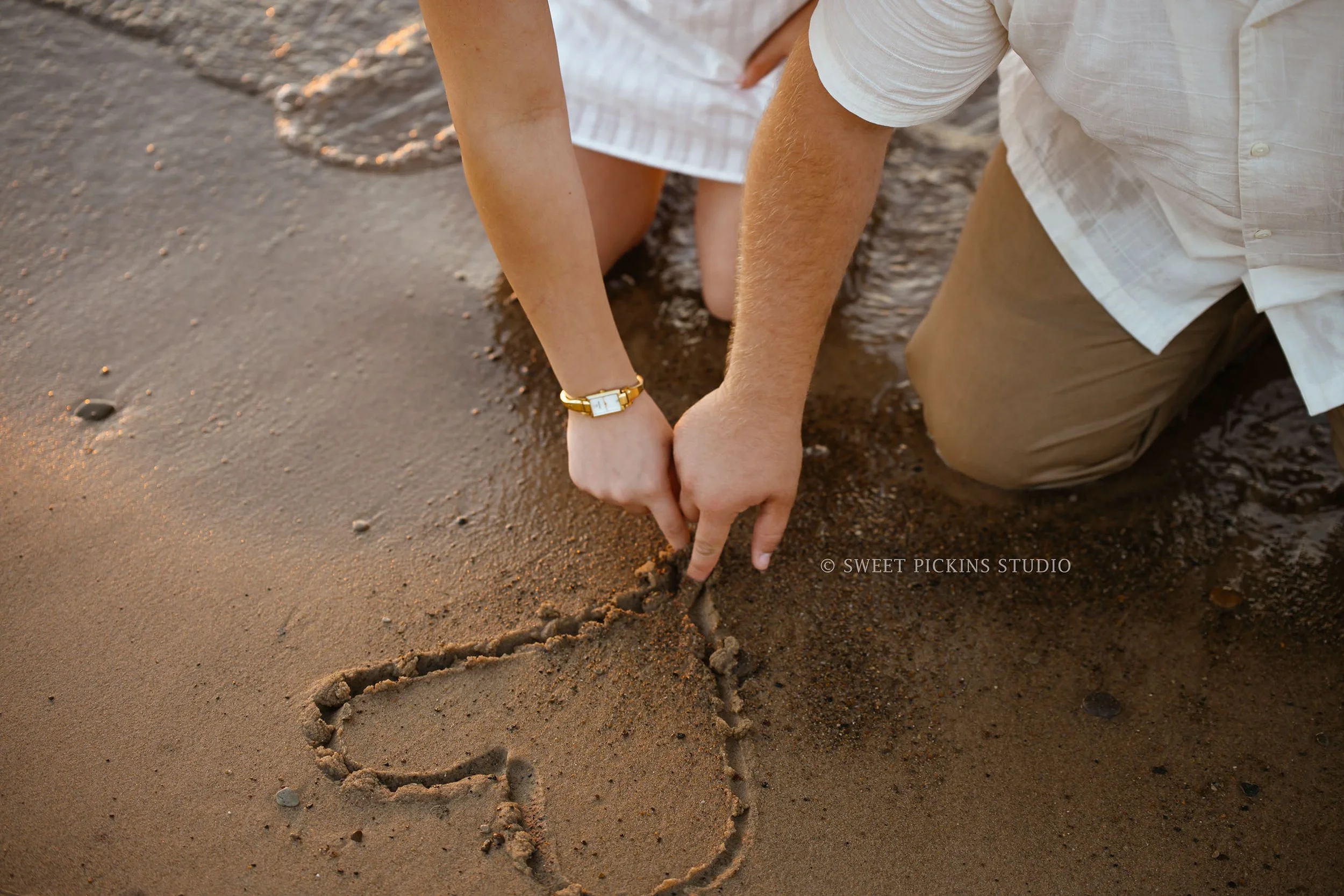Laylah & Dom’s Engagement Photography at the Indiana Dunes on Lake Michigan by Sweet Pickins Studio photographer Amanda Wilson ©
