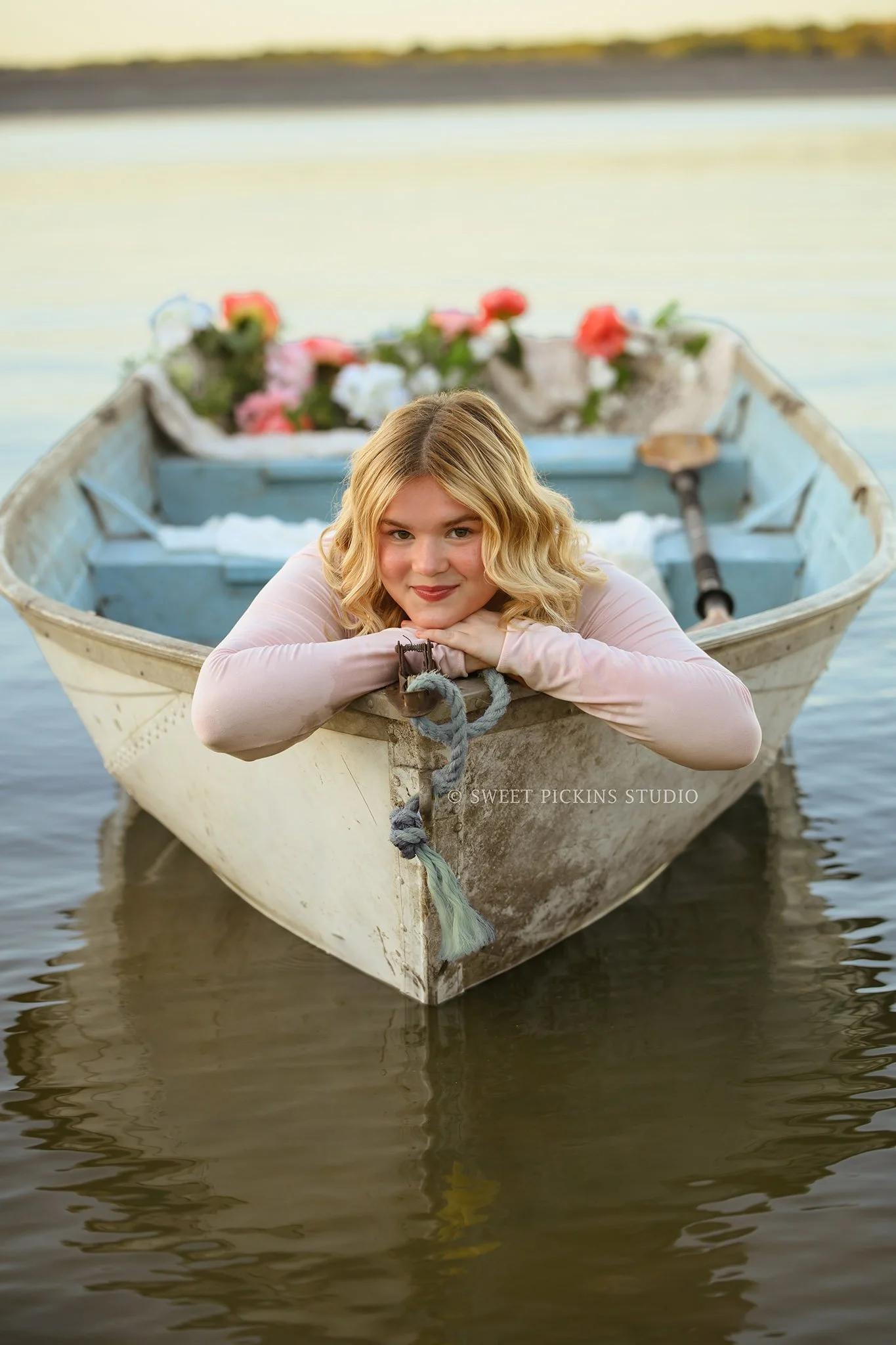 Rilynn’s Peru, Indiana Golden Hour Senior Portrait Photography in row boat at the lake for Maconaquah High School class of 2027 senior girl wearing pastel floral skirt by Sweet Pickins Studio senior photographer Amanda Wilson ©