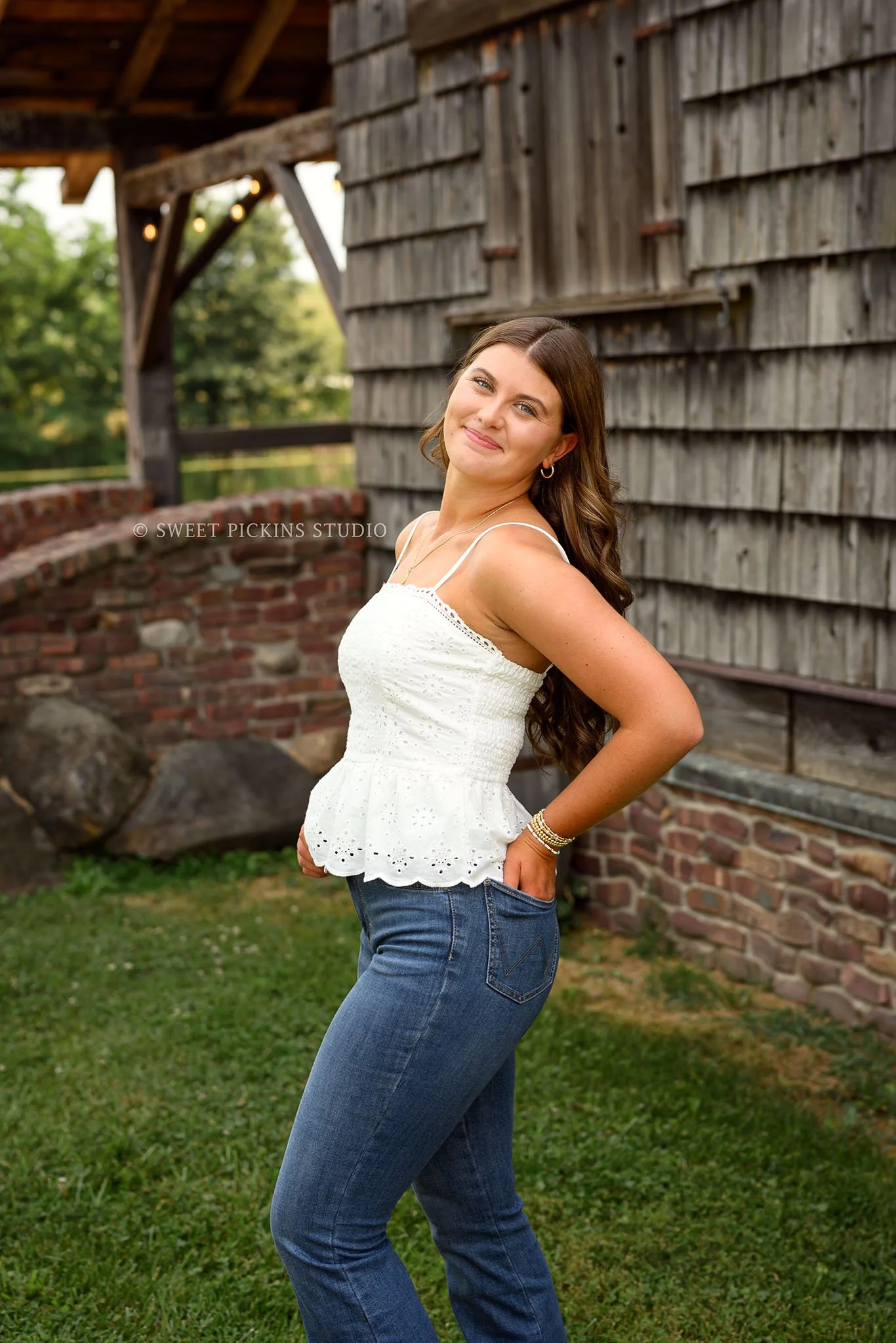 Zionsville, Indiana Senior Photography at Traders Point Creamery Barn in Country