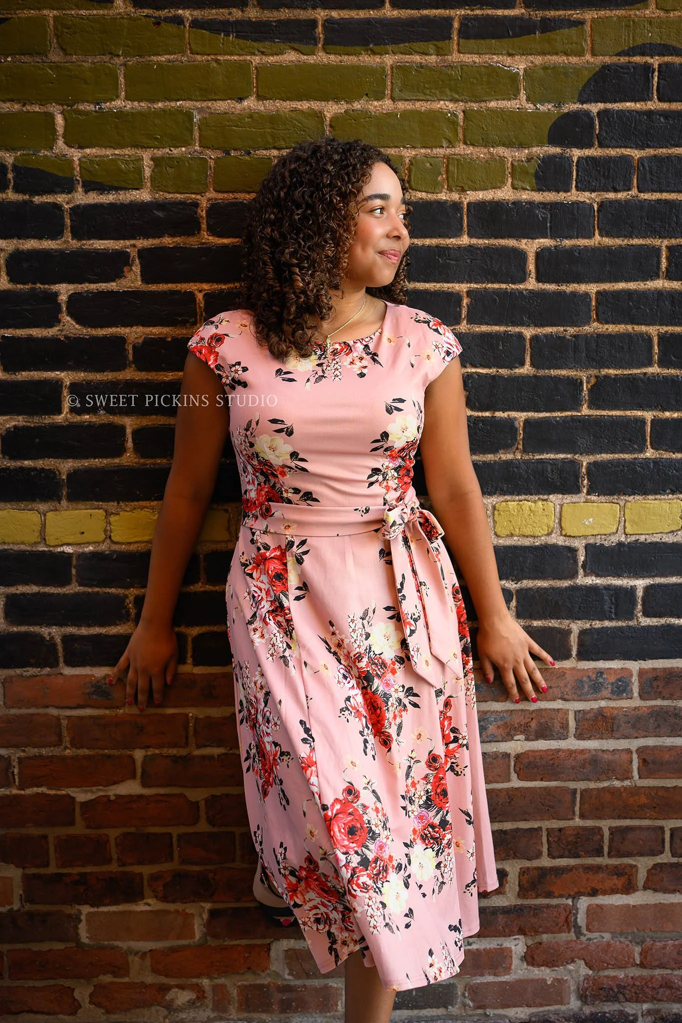 Piercey ‘s Peru, Indiana Senior Photography in pink floral dress for Class of 2027 senior girl in downtown urban alley by Sweet Pickins Studio senior photographer Amanda Wilson ©