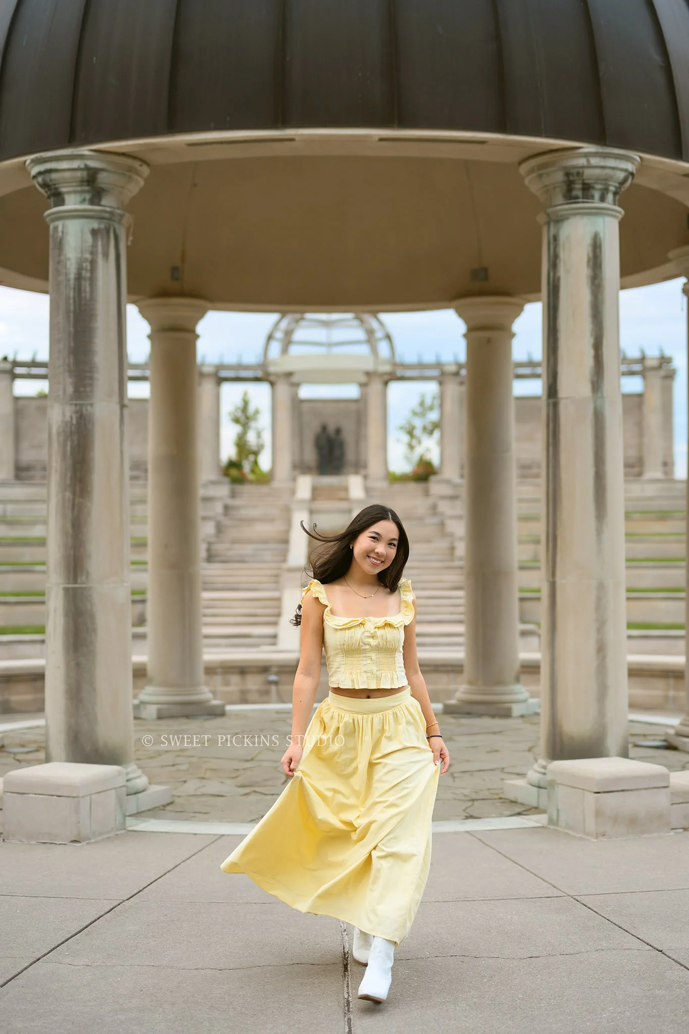 Carmel, Indiana Senior Girl Photography for Park Tudor class of 2027 by Sweet Pickins Studio senior photographer Amanda Wilson ©