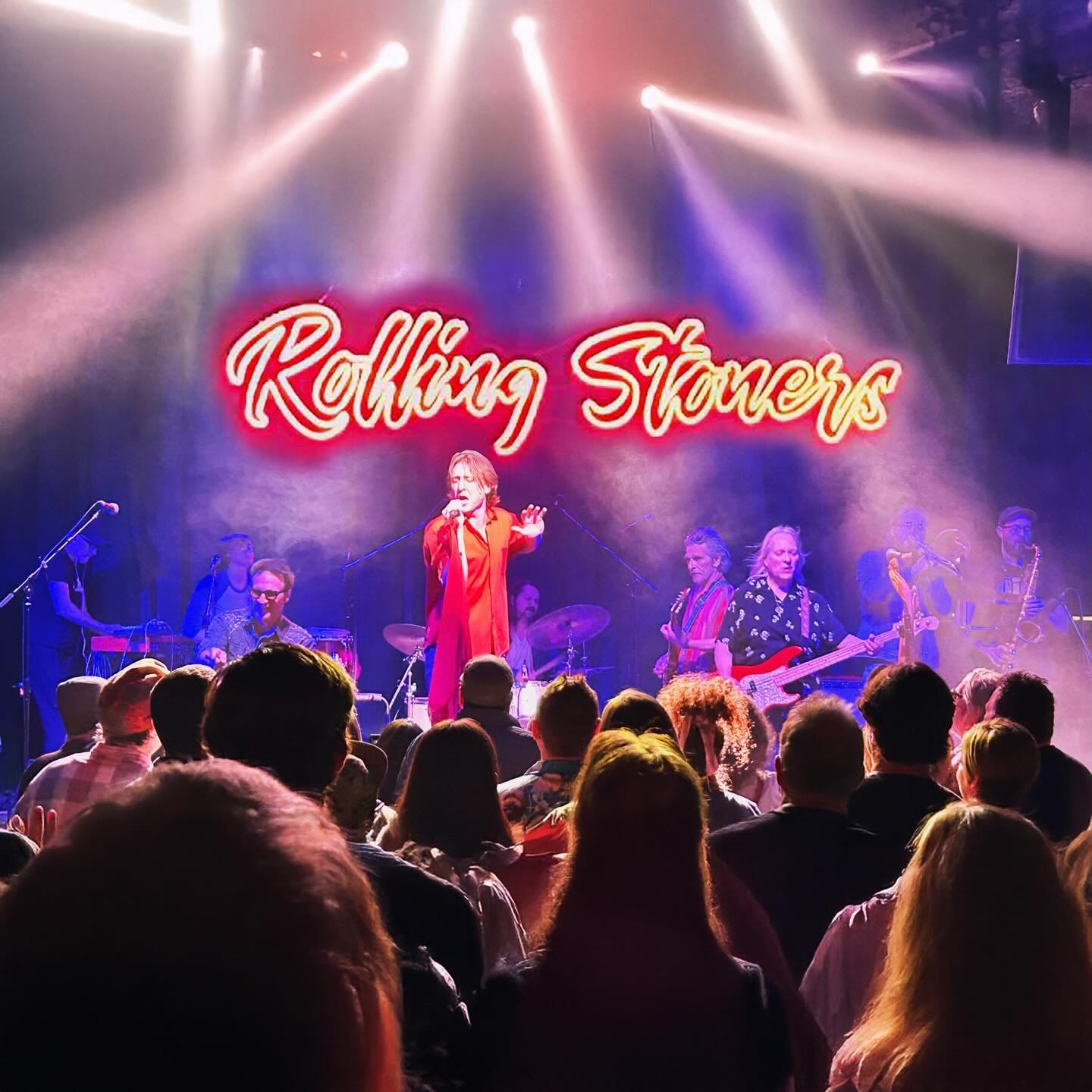 T O N I G H T &bull; F R I &bull; 11 / 21
Party in Medina, MN! 🎟️Tickets in bio. 
@medinaentertainment #rollingstoners